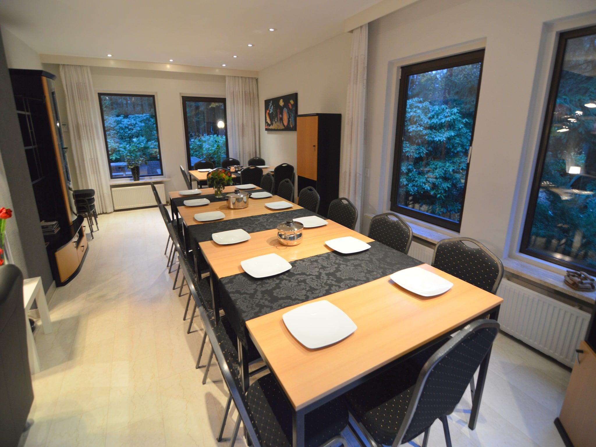 De eetkamer van De grove den in Doornspijk