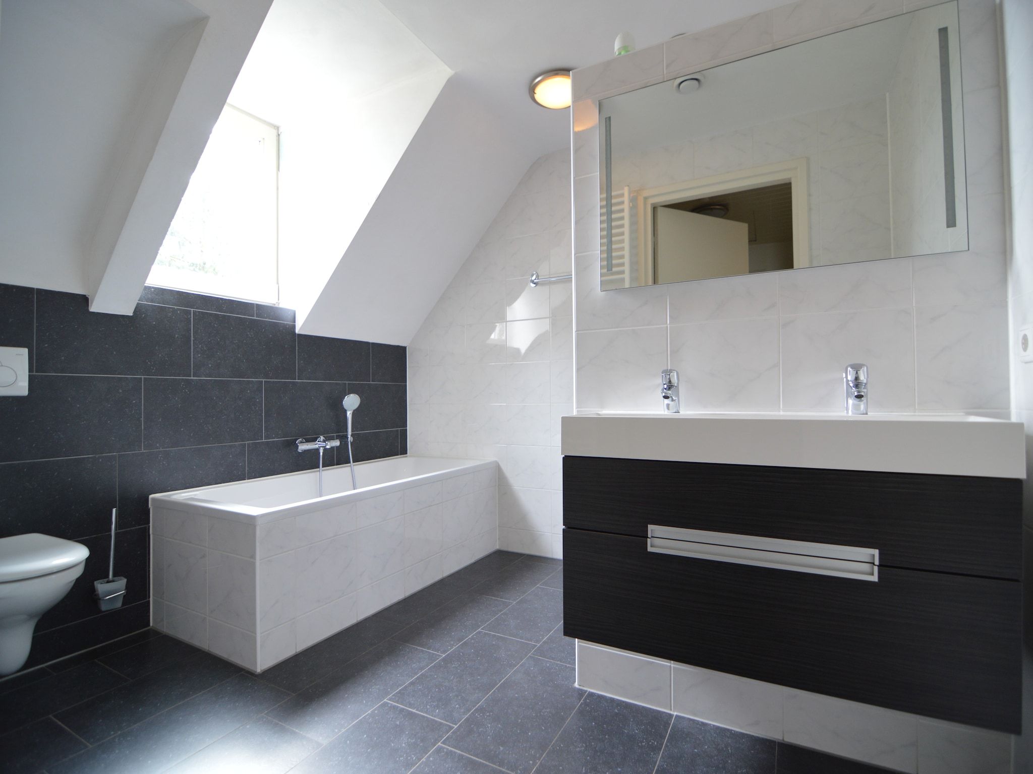 De badkamer van Het Schafthuis in Valkenswaard