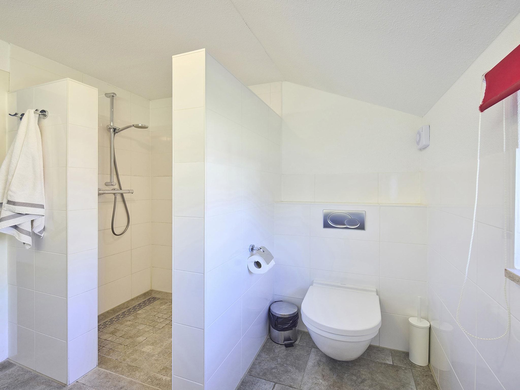 De badkamer van Buitenhof De Leistert 12 in Roggel