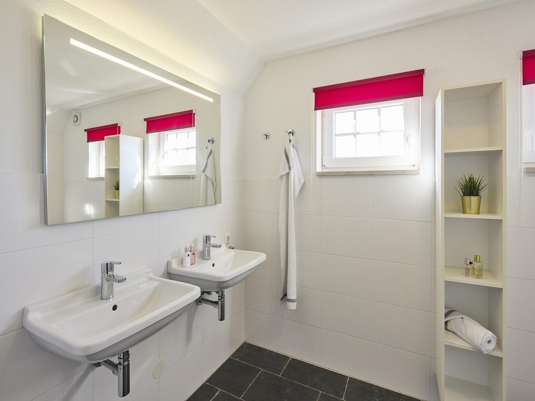 De badkamer van Buitenhof De Leistert 12 in Roggel