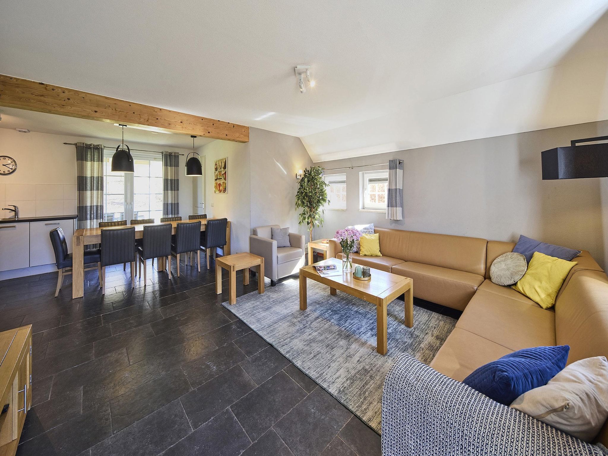 De woonkamer van Buitenhof De Leistert 12 in Roggel