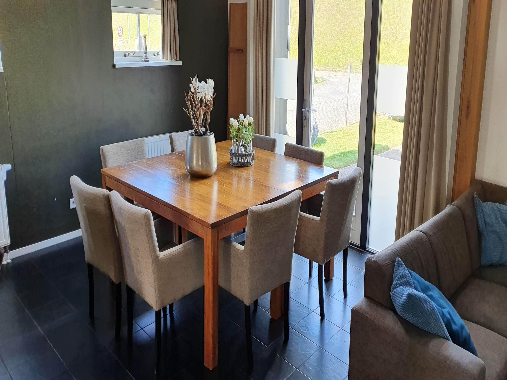 De eetkamer van Recreatiepark de Stelhoeve 2 in Wemeldinge