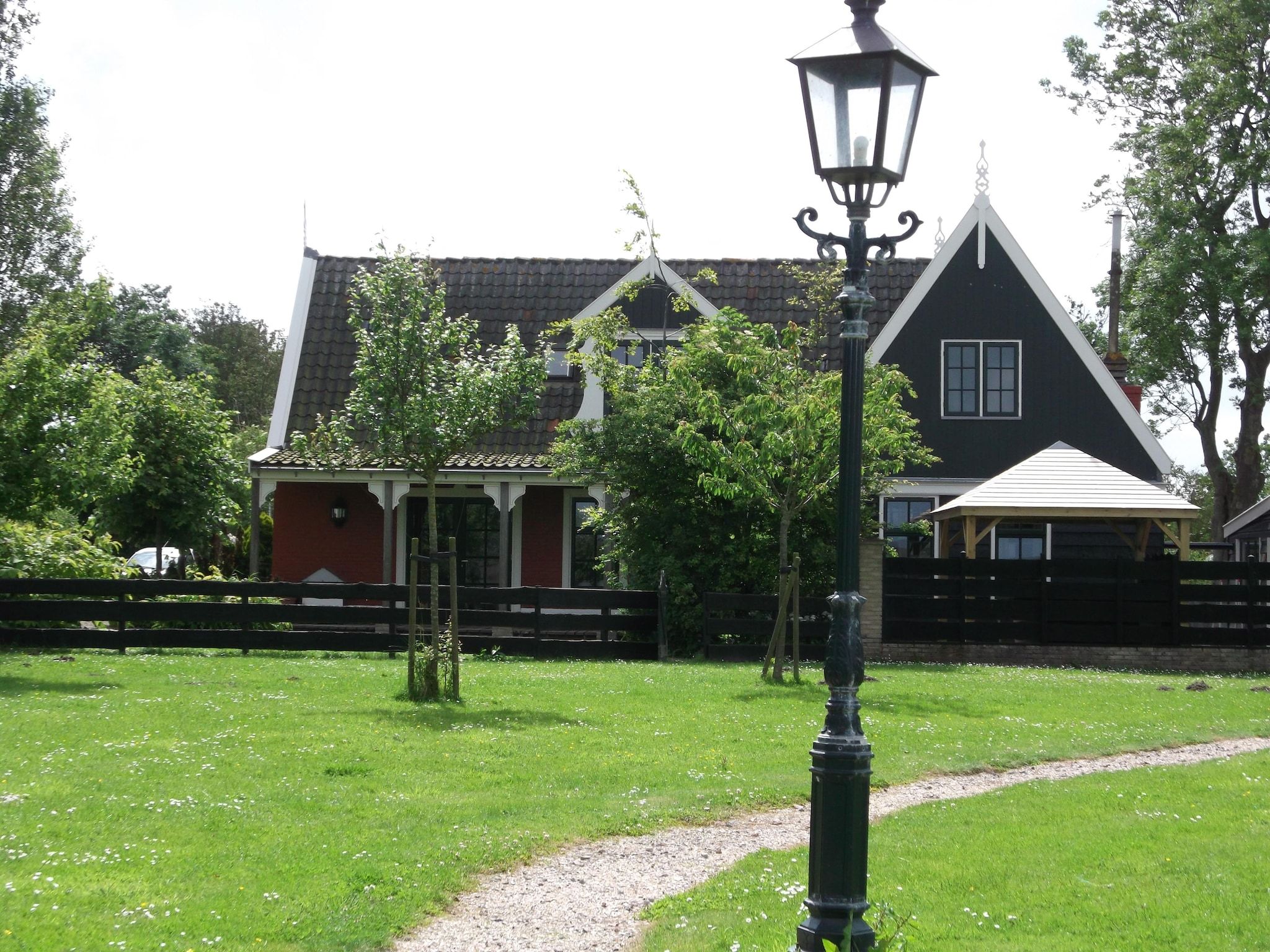 De tuin van Recreatiepark Wiringherlant - Ons Huys in Hippolytushoef