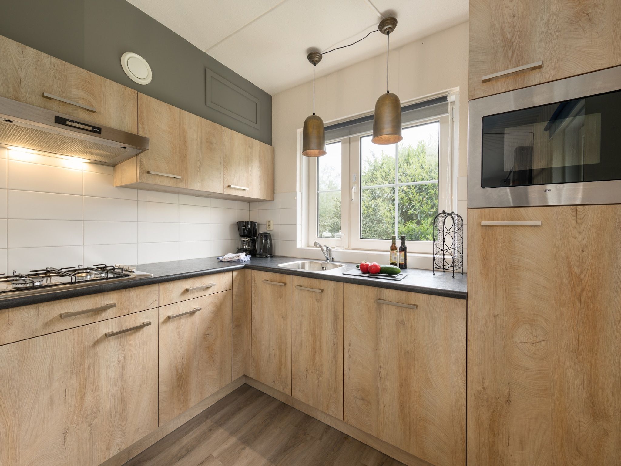 De keuken van Villapark De Weerribben 3 in Paasloo