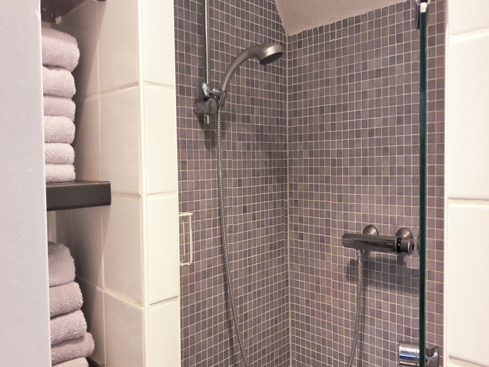 De badkamer van Fancy in Groet