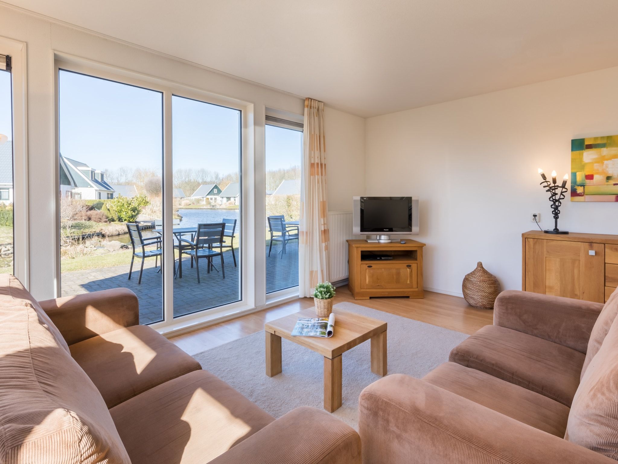 De woonkamer van Hunzepark 2 in Gasselternijveen