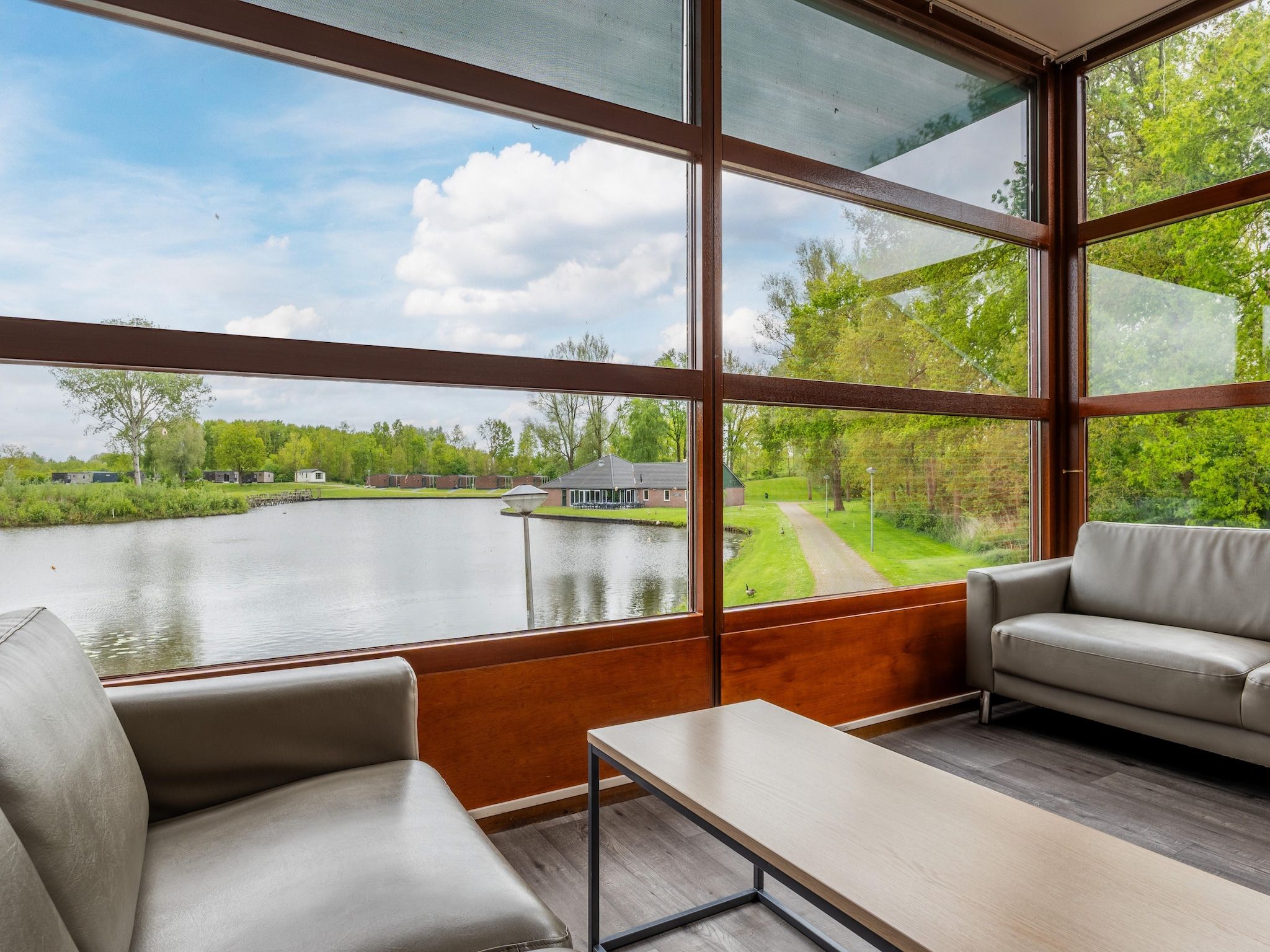 Het terras van Hunzepark 10 in Gasselternijveen