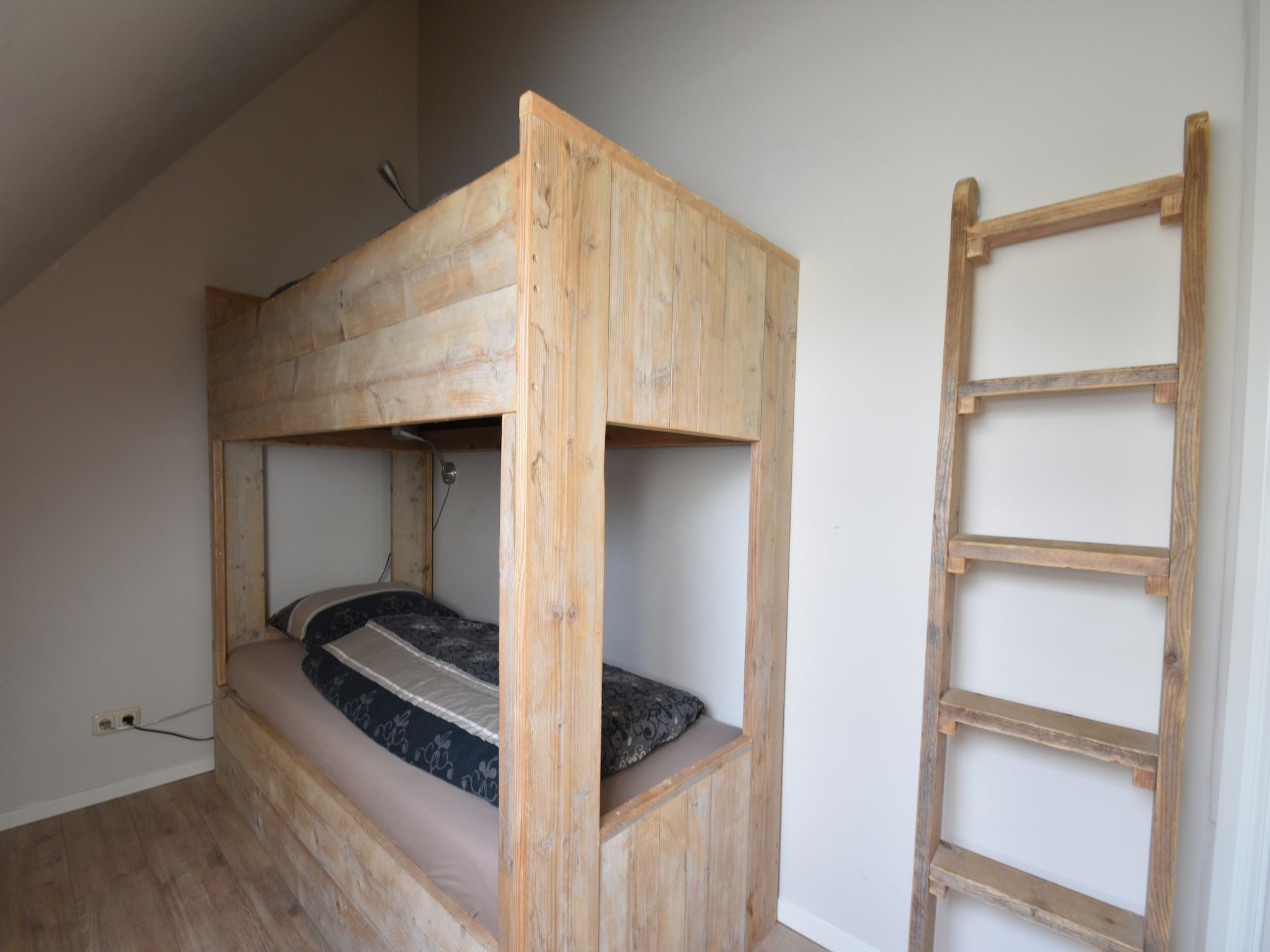 Een slaapkamer van Zeedijk III in Tzummarum