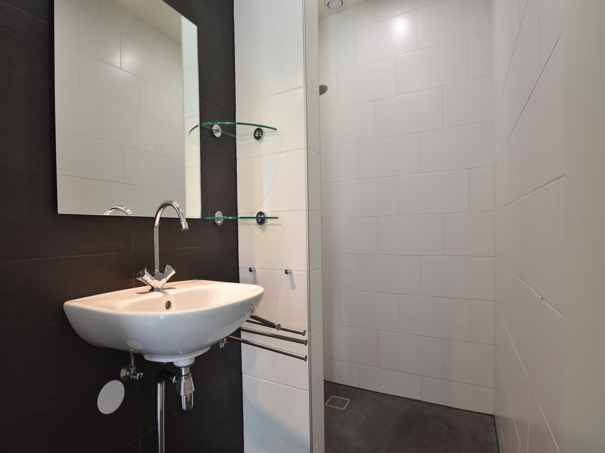 De badkamer van Zeedijk III in Tzummarum