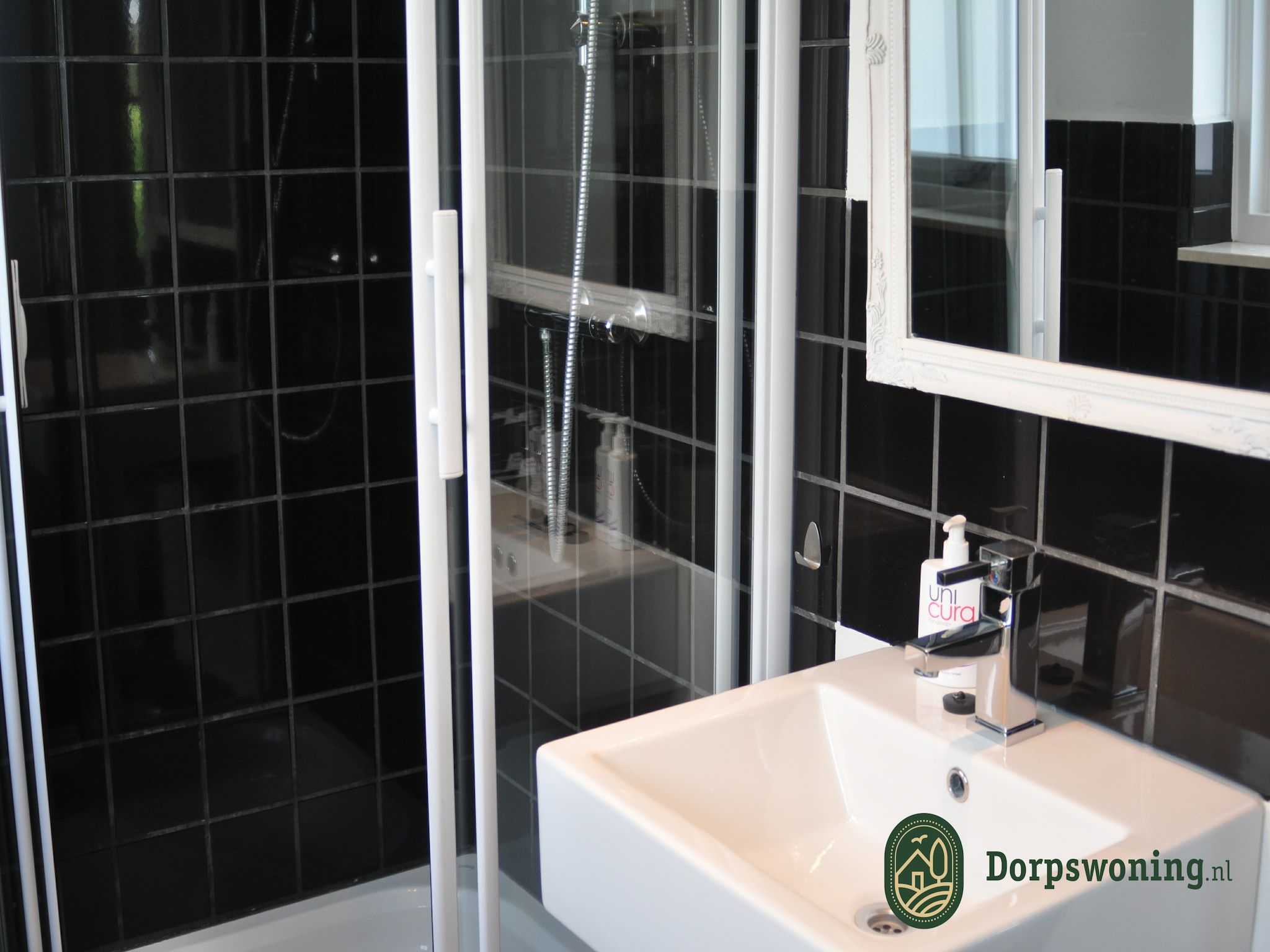 De badkamer van Dorpswoning De Plek in Leende