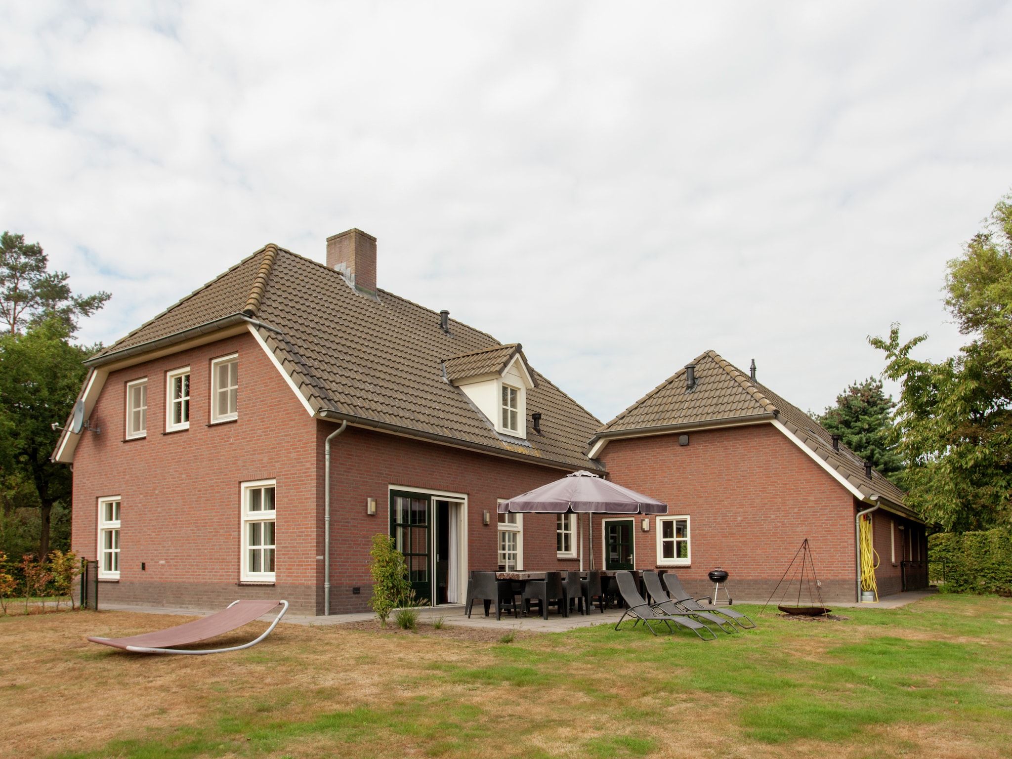 De buitenkant van Dorpswoning Het Uitzicht in Leende
