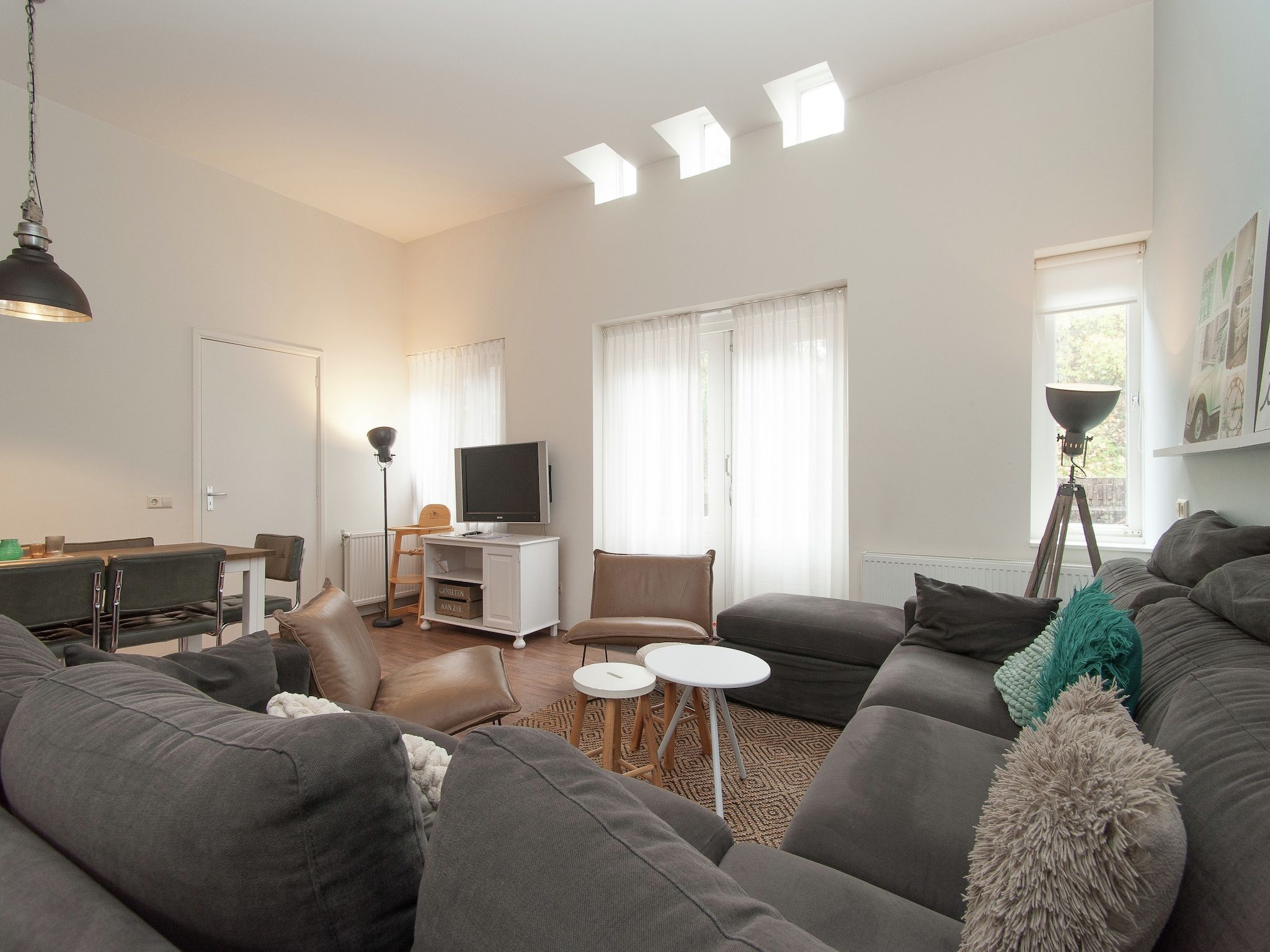 De woonkamer van Huize Glory Amethist aan Zee in Bergen aan zee