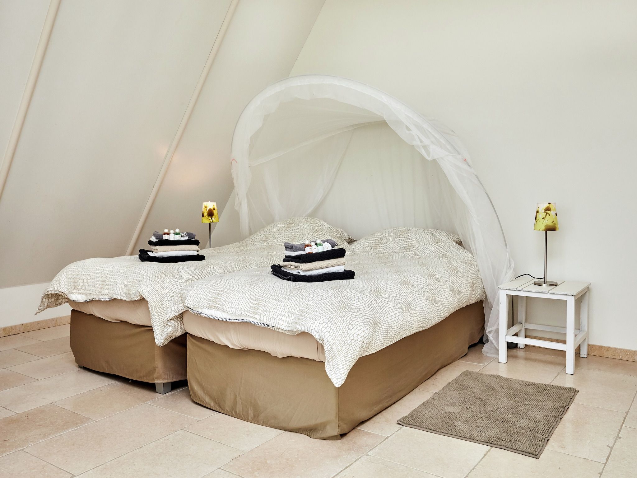 Een slaapkamer van Landhuis Wad Anders in Wierum