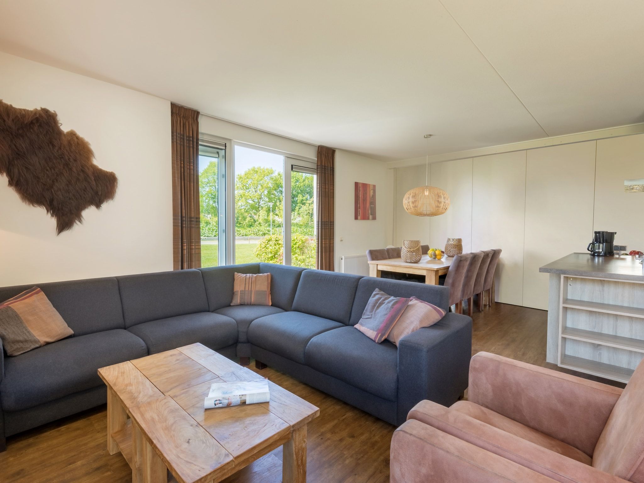 De woonkamer van Résidence de Weerribben 4 in Paasloo