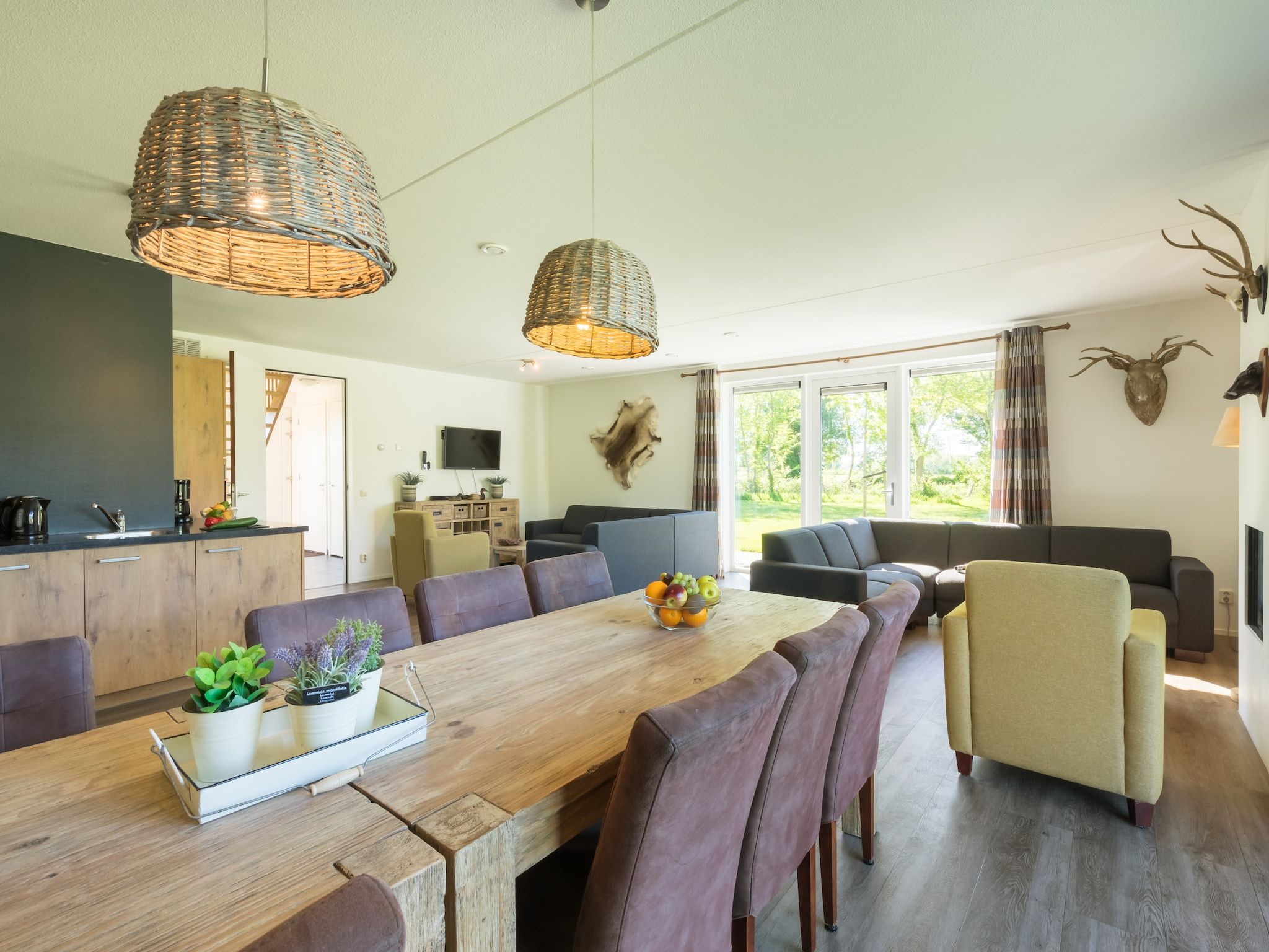 De woonkamer van Résidence de Weerribben 1 in Paasloo