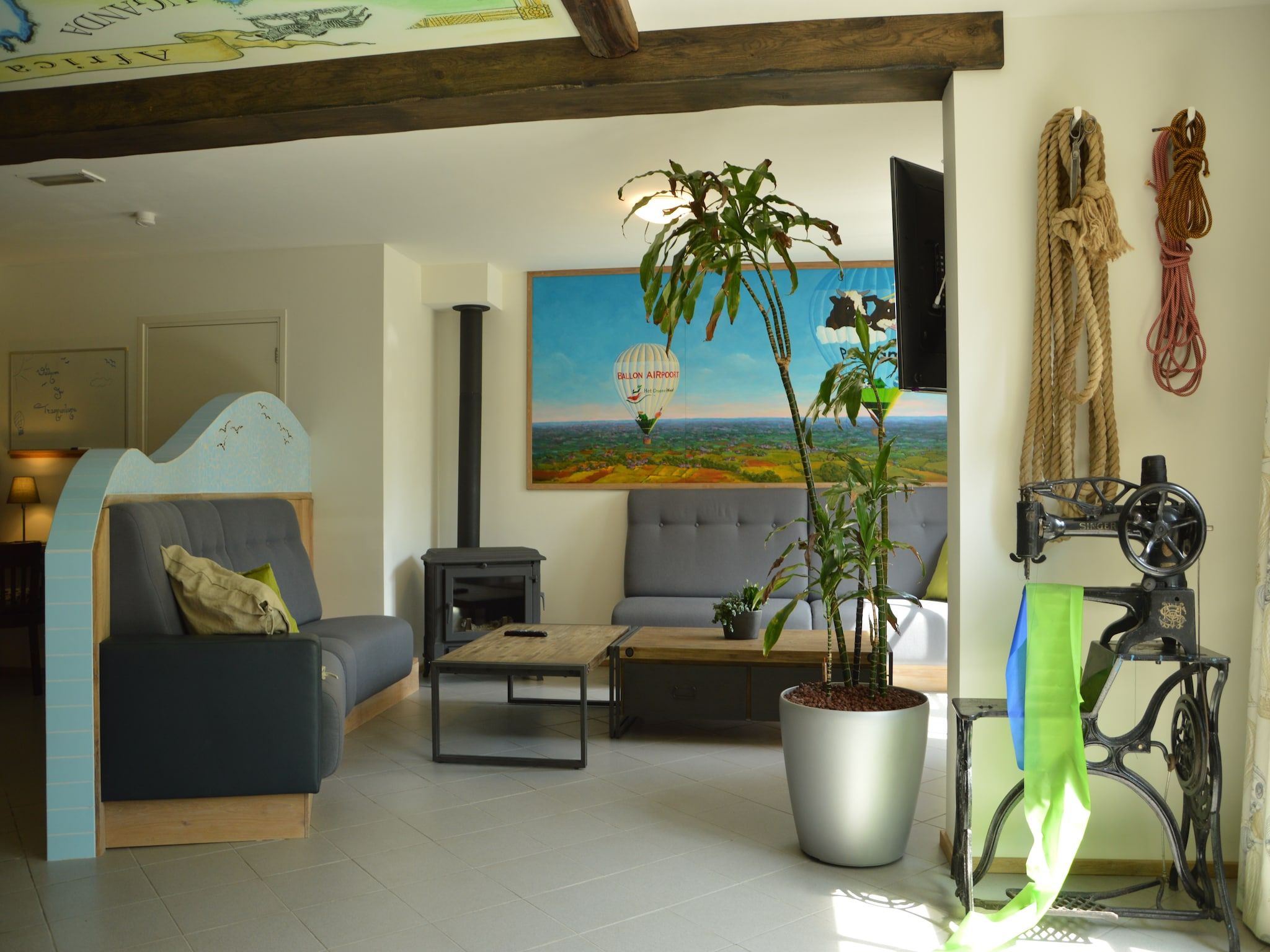 De woonkamer van Tramutana in Haaren