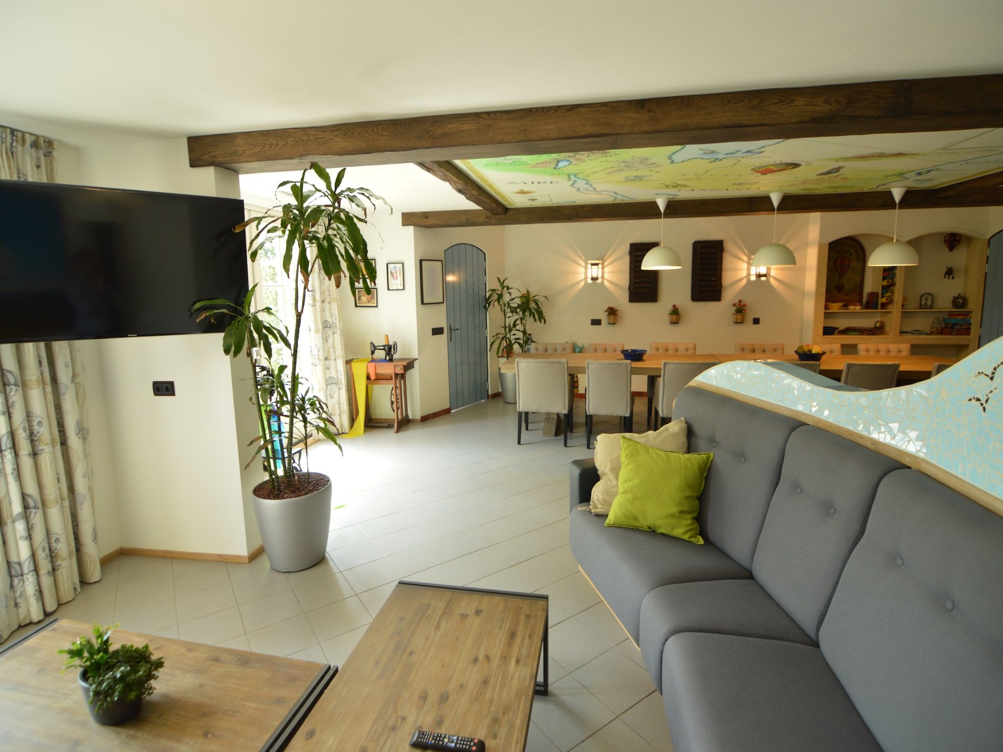 De woonkamer van Tramutana in Haaren