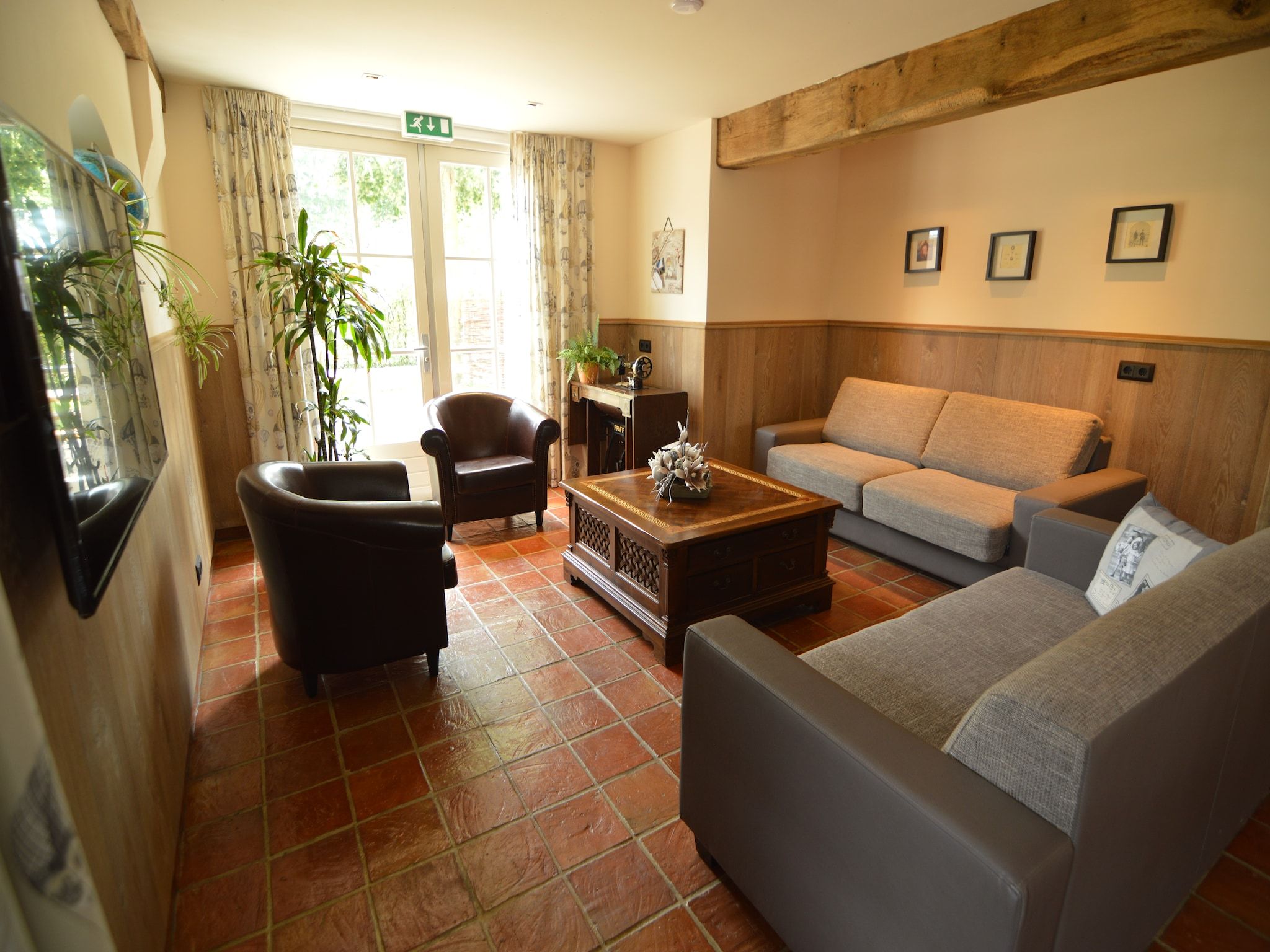 De woonkamer van Ballonatelier in Haaren