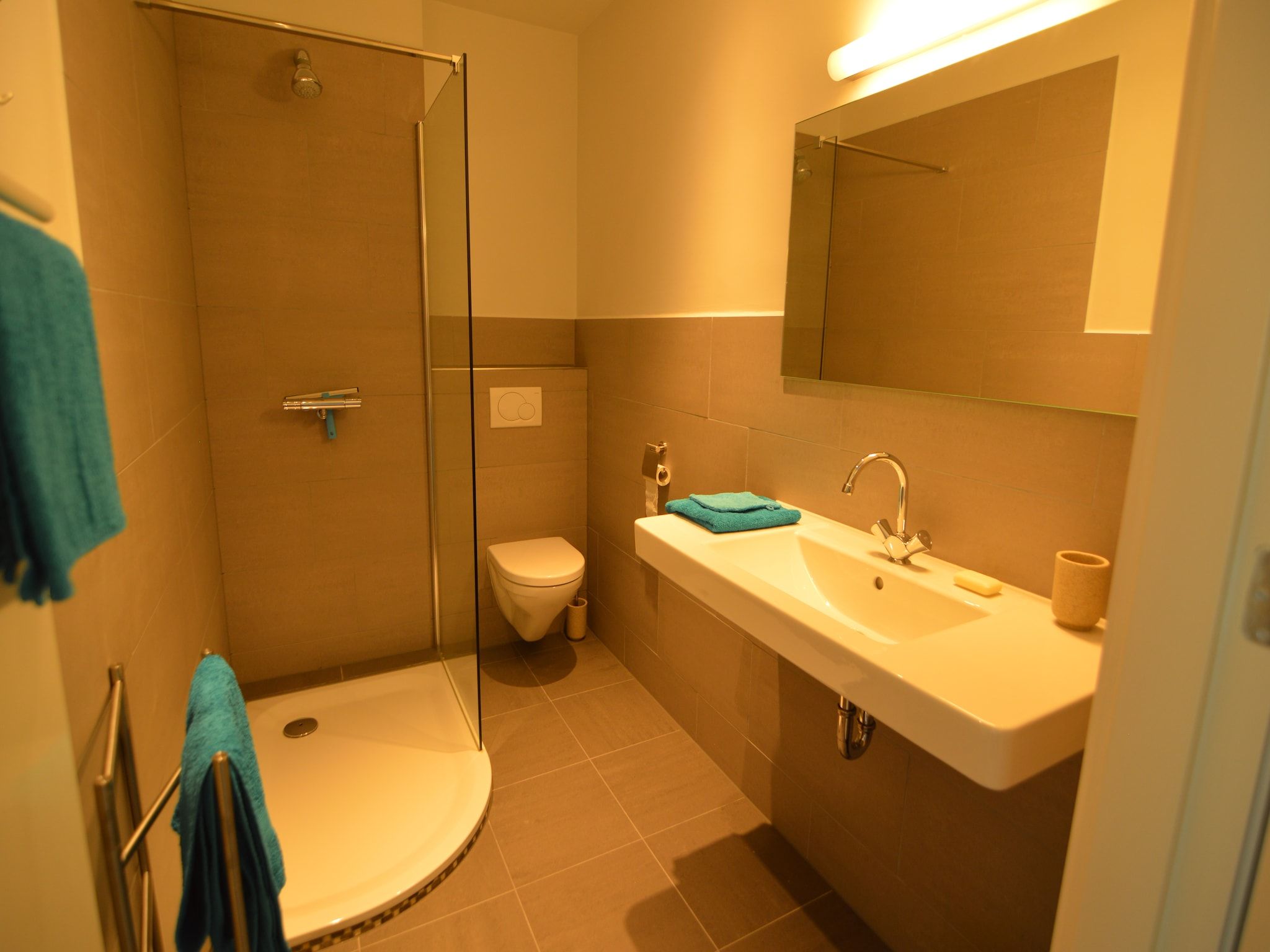 De badkamer van Ballonatelier in Haaren