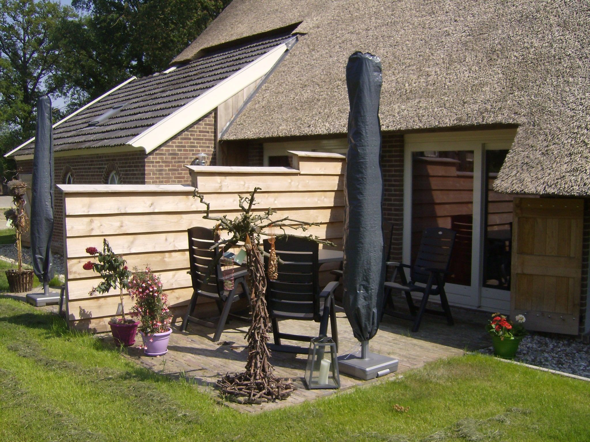 Het terras van Kabinet & Dekenkist in Geesteren