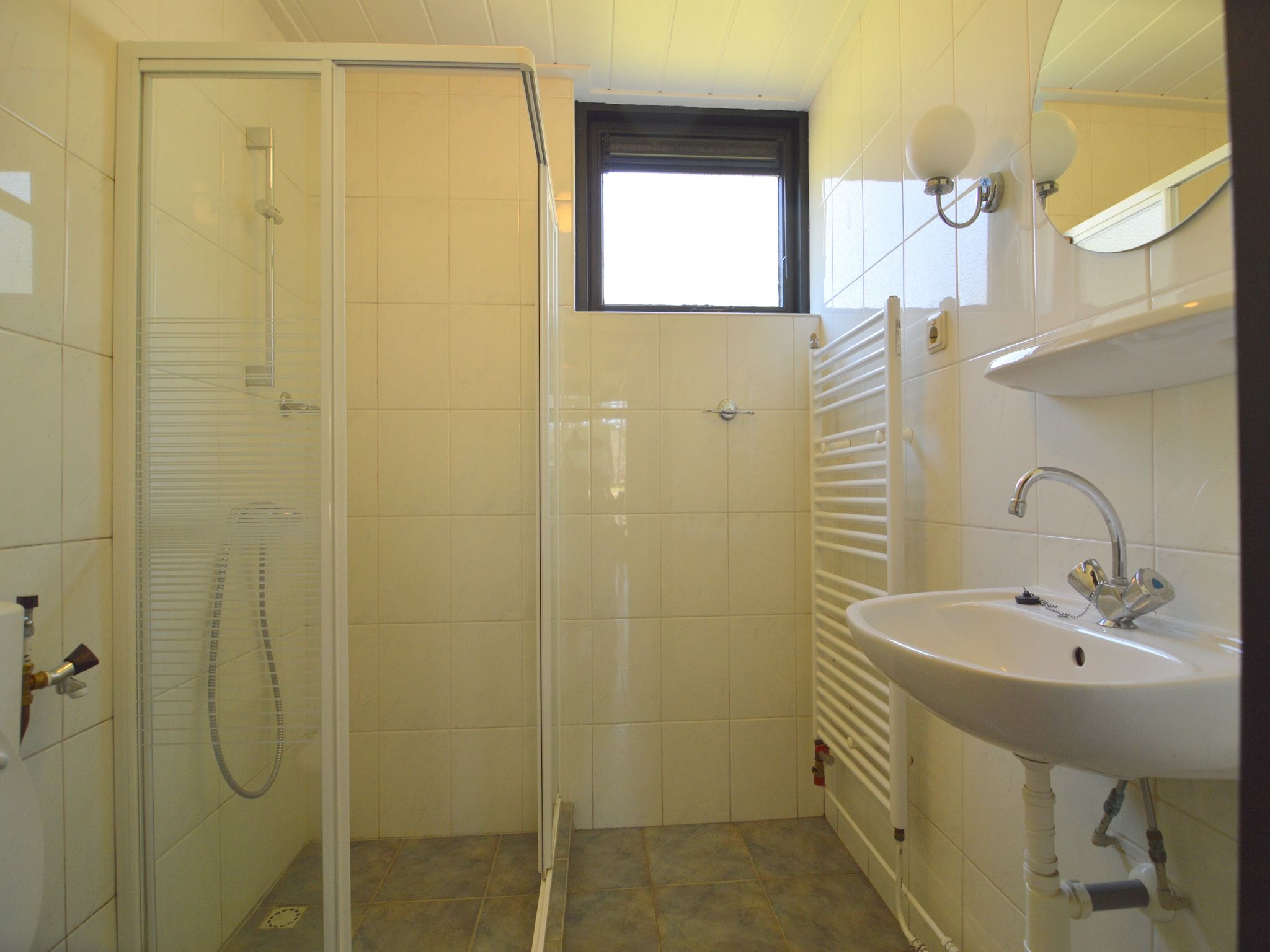 De badkamer van Bungalows 48 en 49 in Stramproy