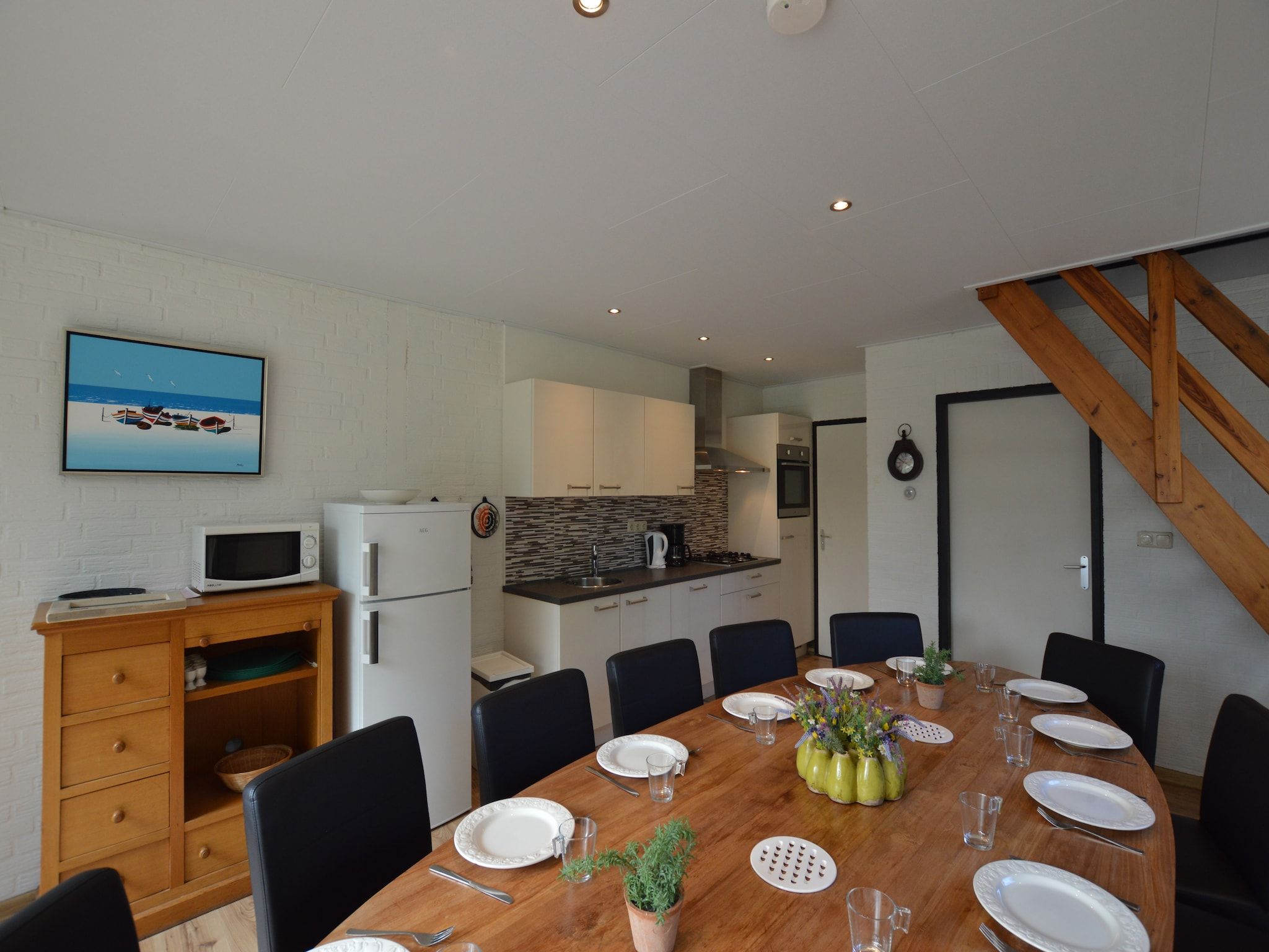 De eetkamer van Bungalows 48 en 49 in Stramproy