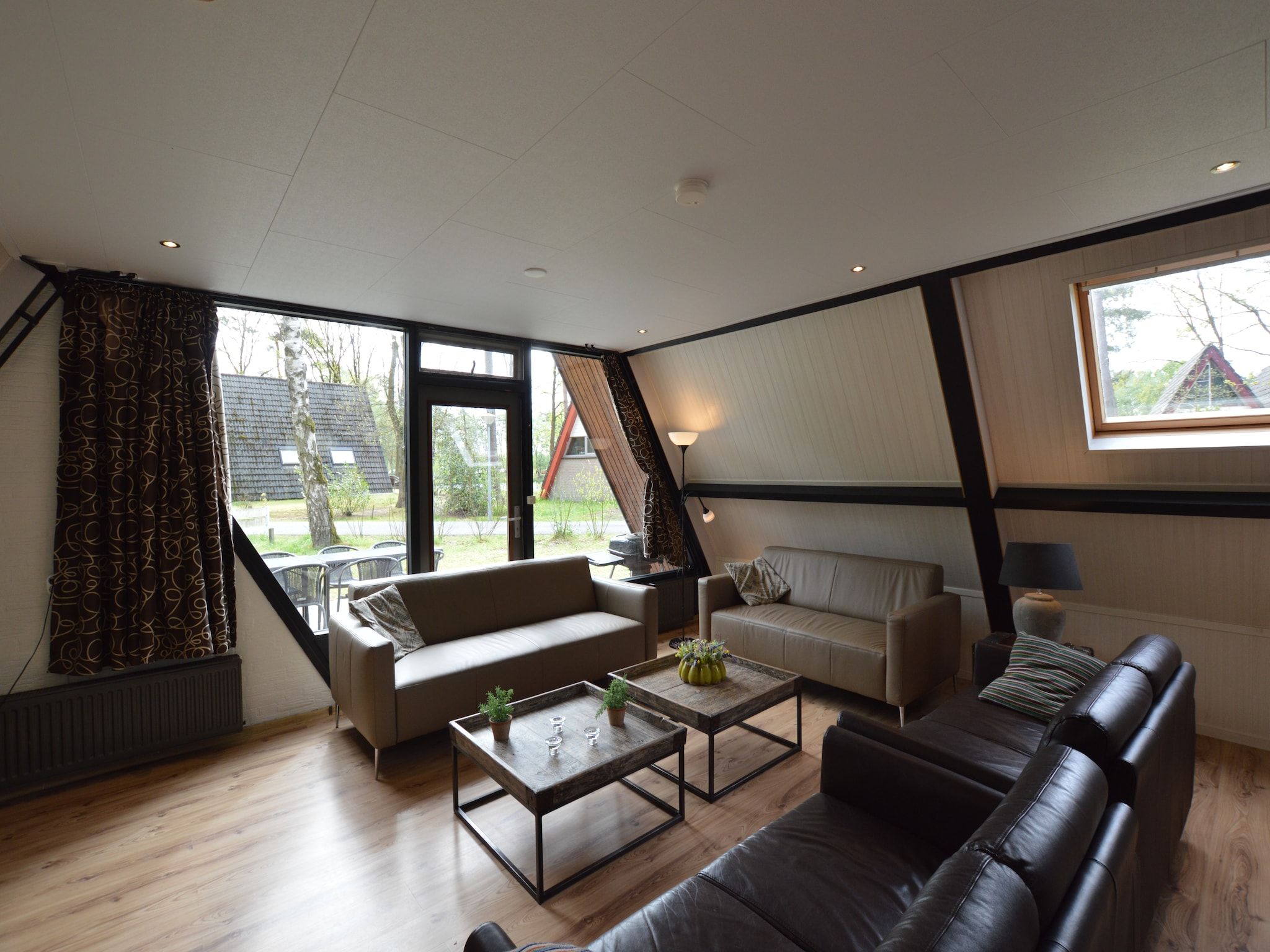 De woonkamer van Bungalows 48 en 49 in Stramproy