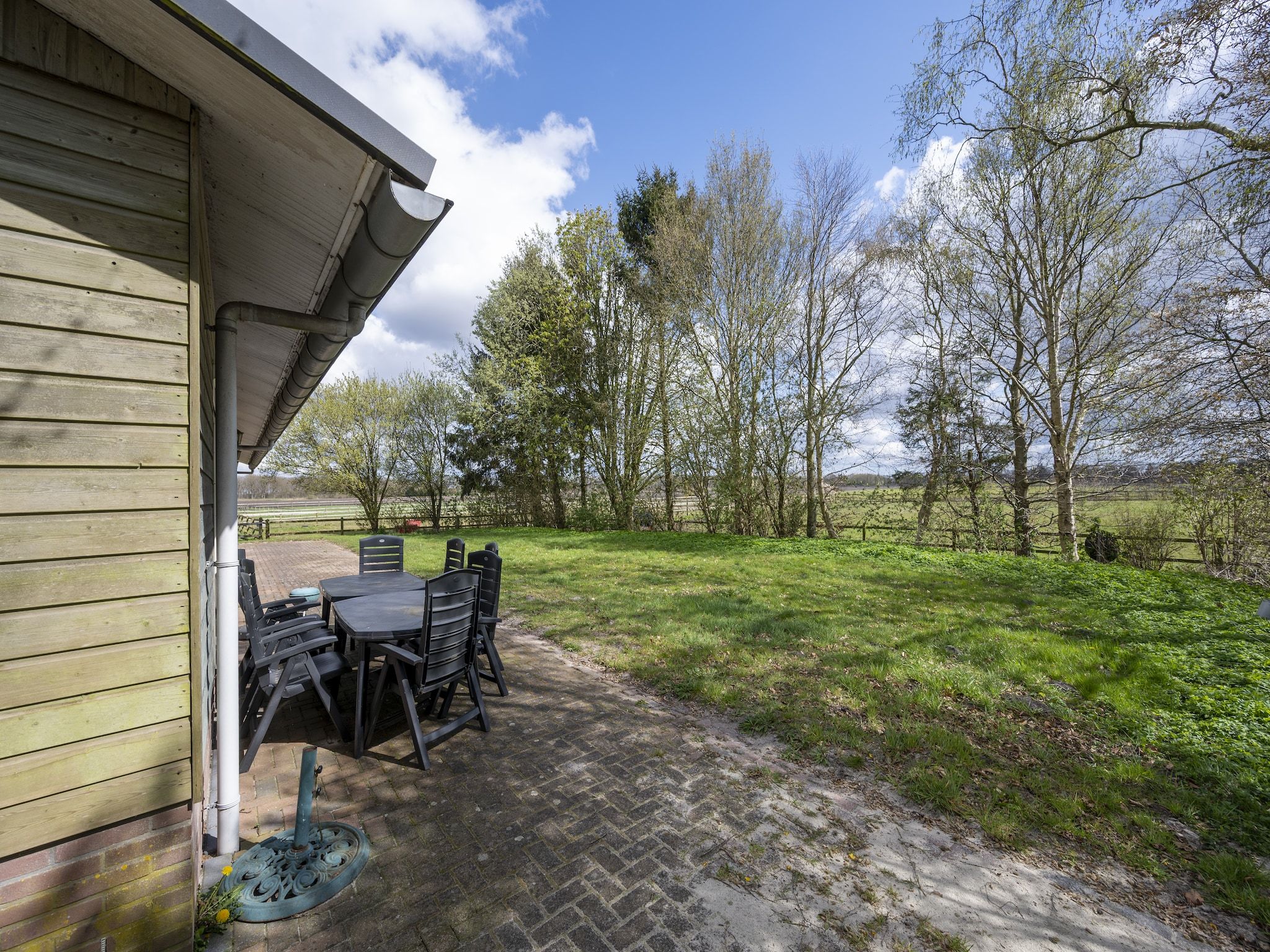 Het terras van De Kibbelhoeve in Kibbelveen