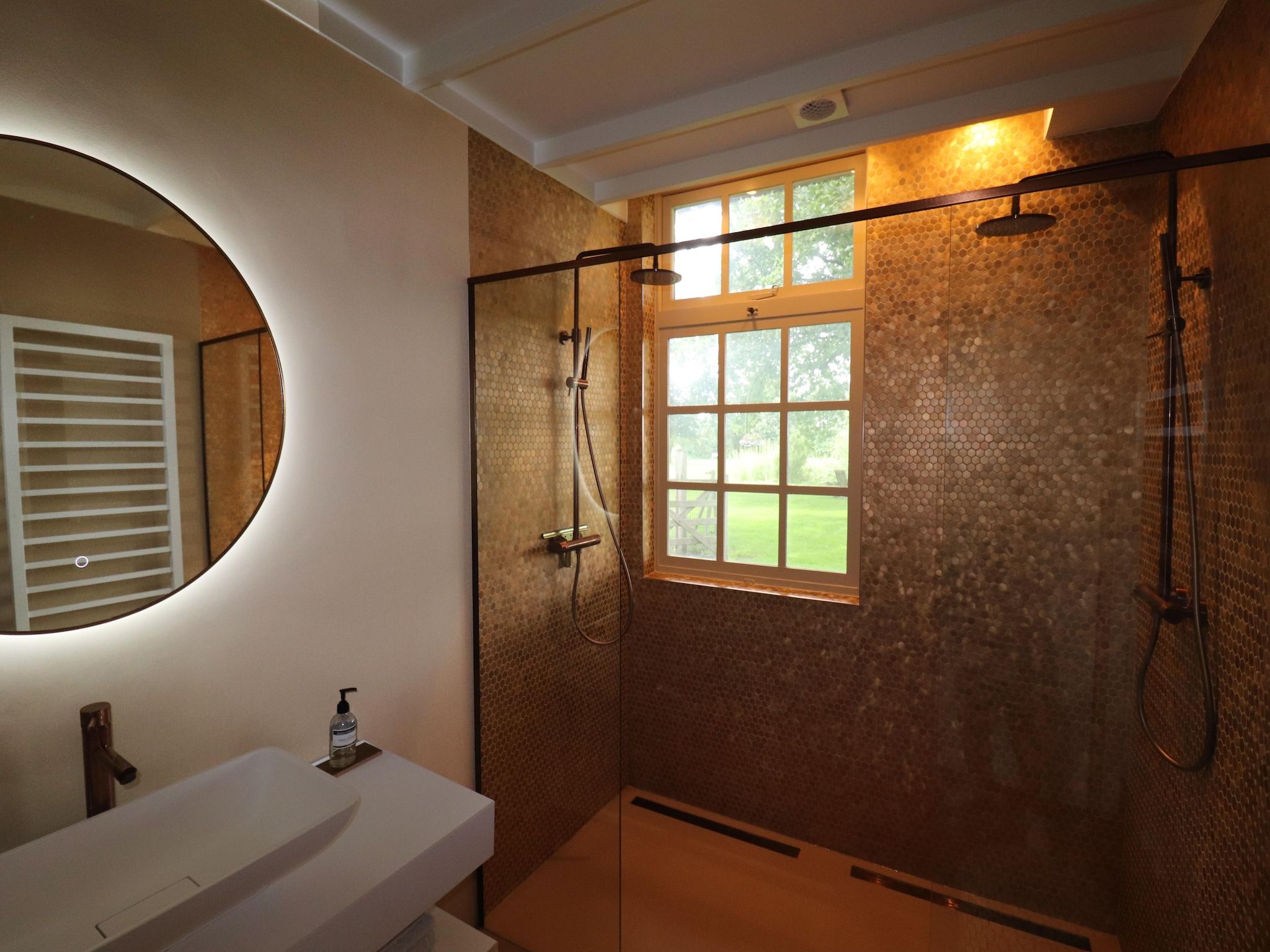 De badkamer van Landgoed de Klimberg in Rheezerveen