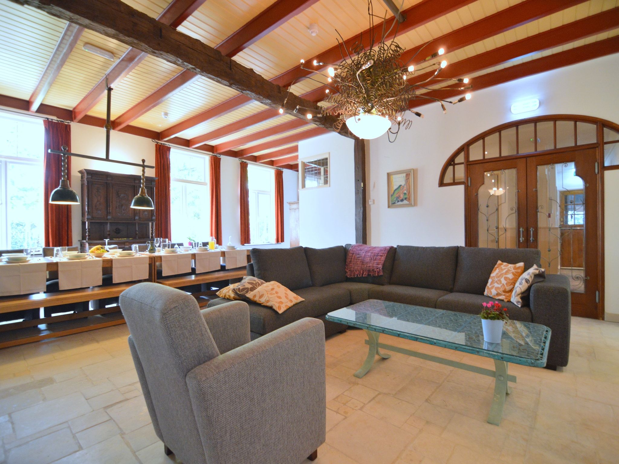 De woonkamer van Gelink Hof in Rekken