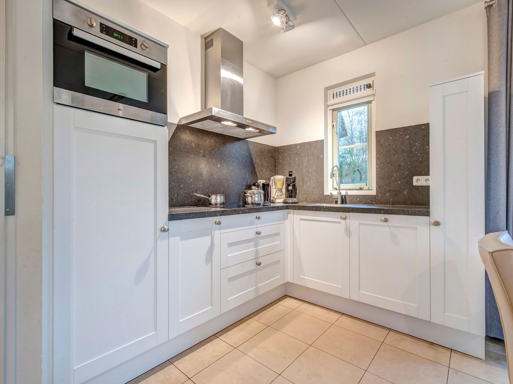 De keuken van Buitenhof Domburg 1 in Domburg