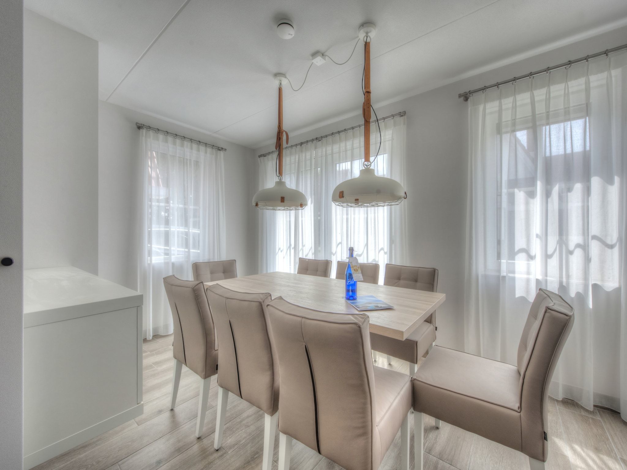 De eetkamer van Noordzee Résidence Dishoek 7 in Koudekerke