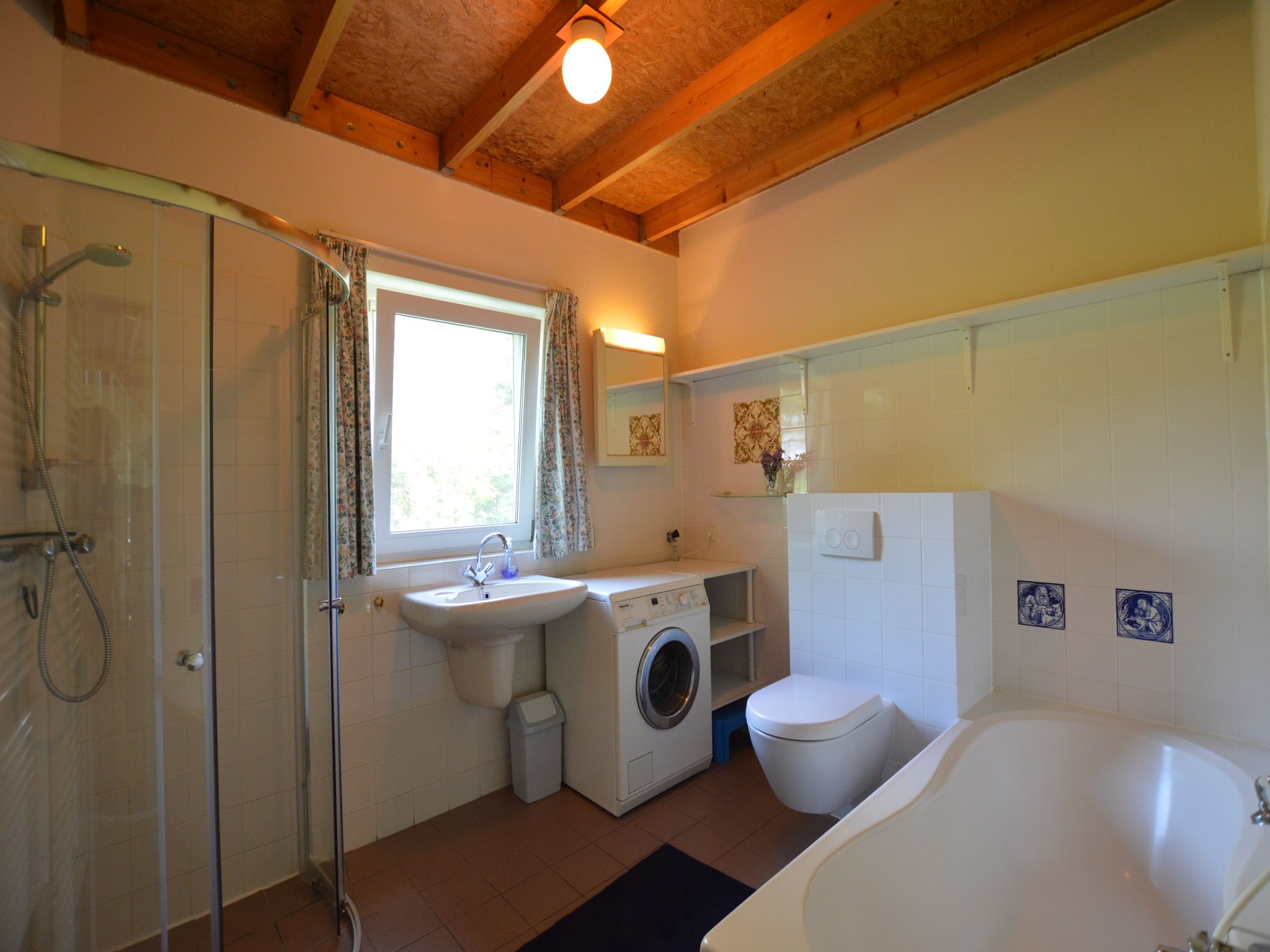 De badkamer van Kempernoel in Heino