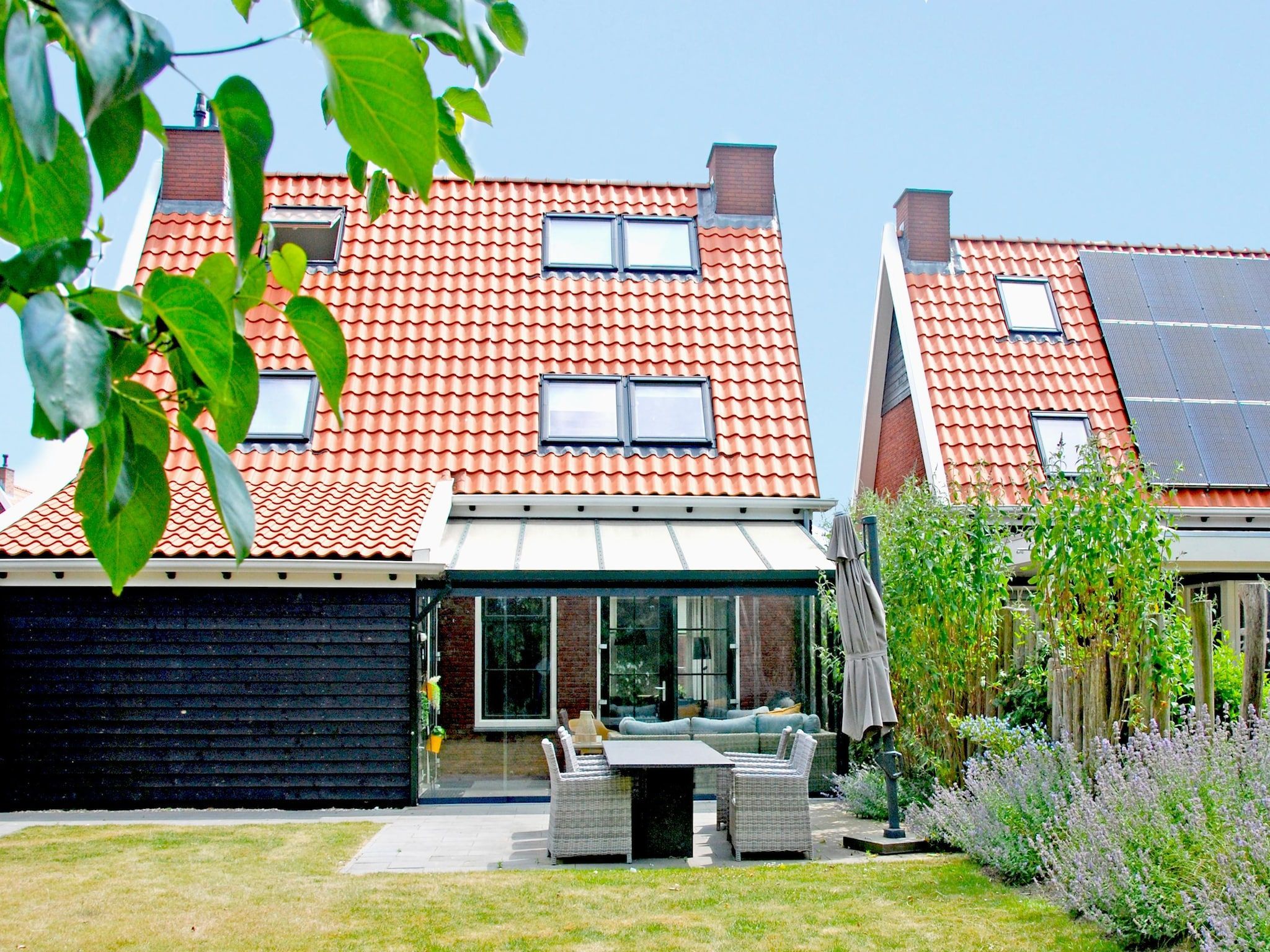 De tuin van Zeeuwse Pracht 8 pers in Colijnsplaat