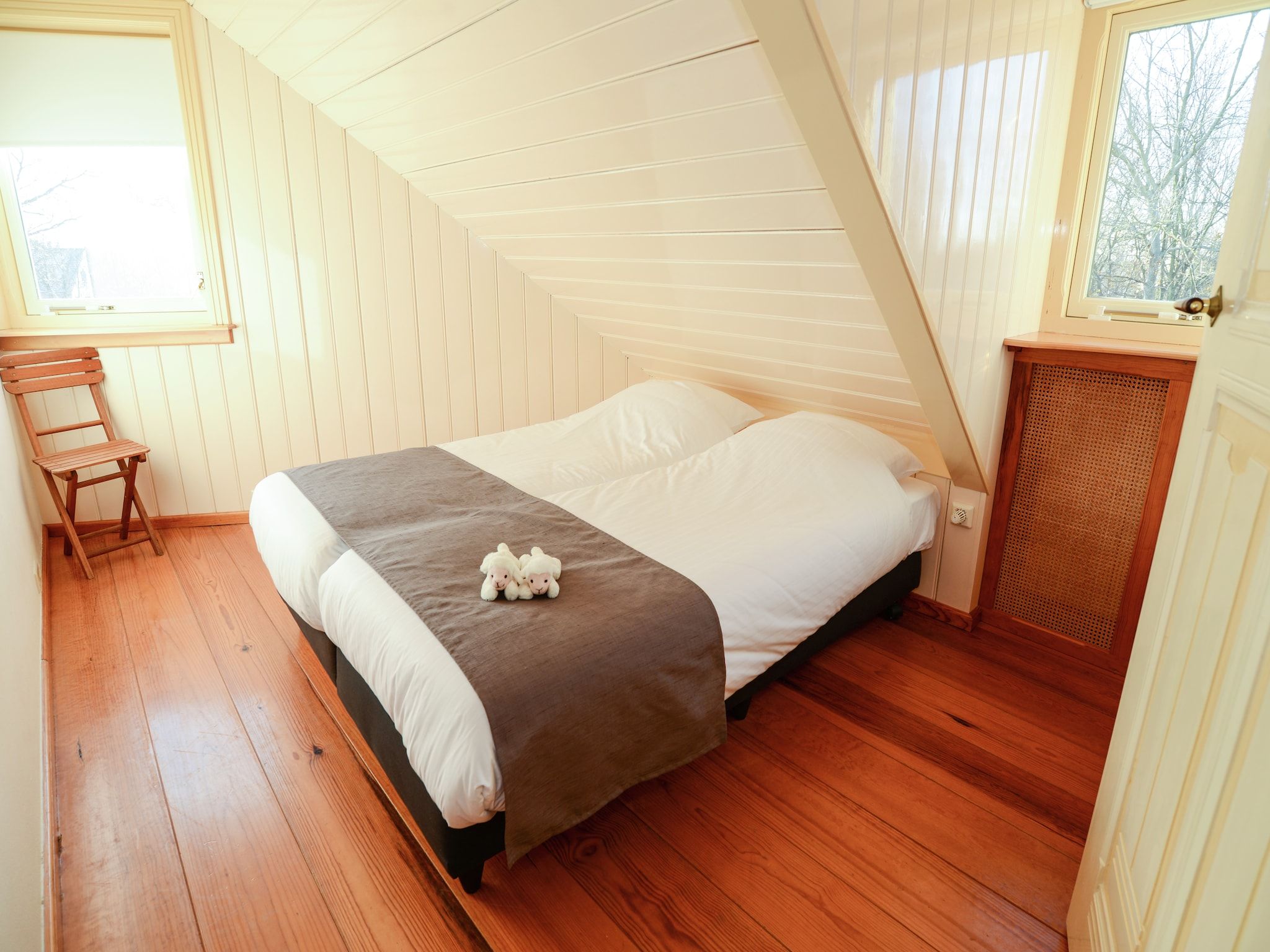 Een slaapkamer van De Kerkuil in De Cocksdorp-Texel