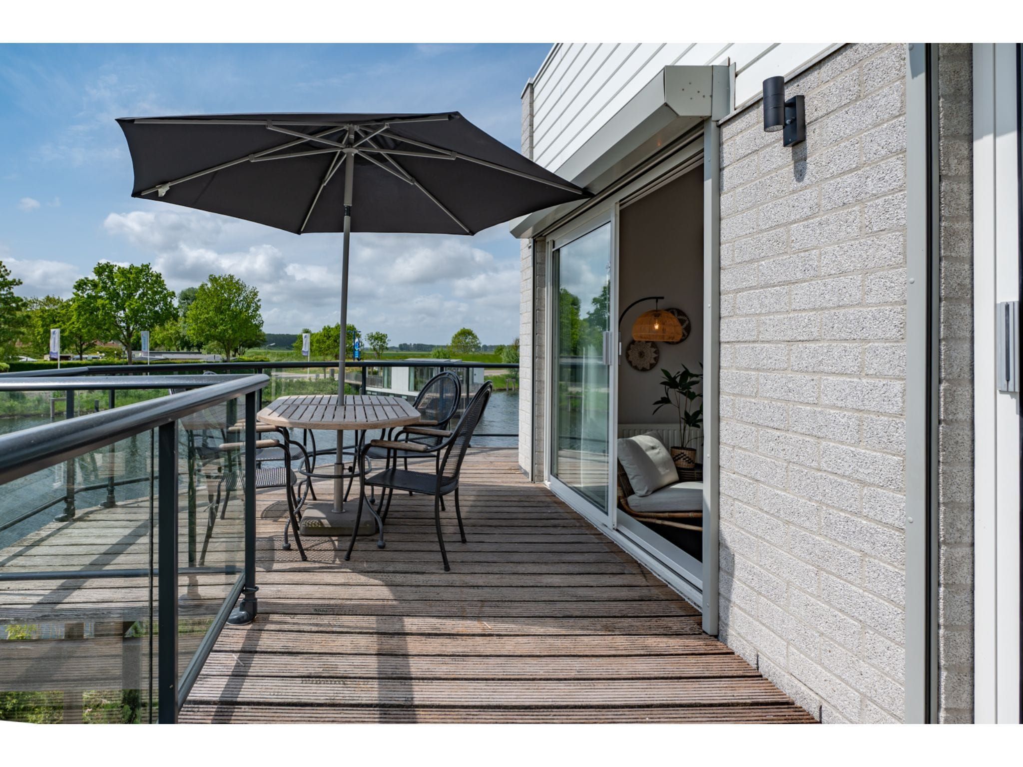 Het terras van Veerdam 42 in Kortgene