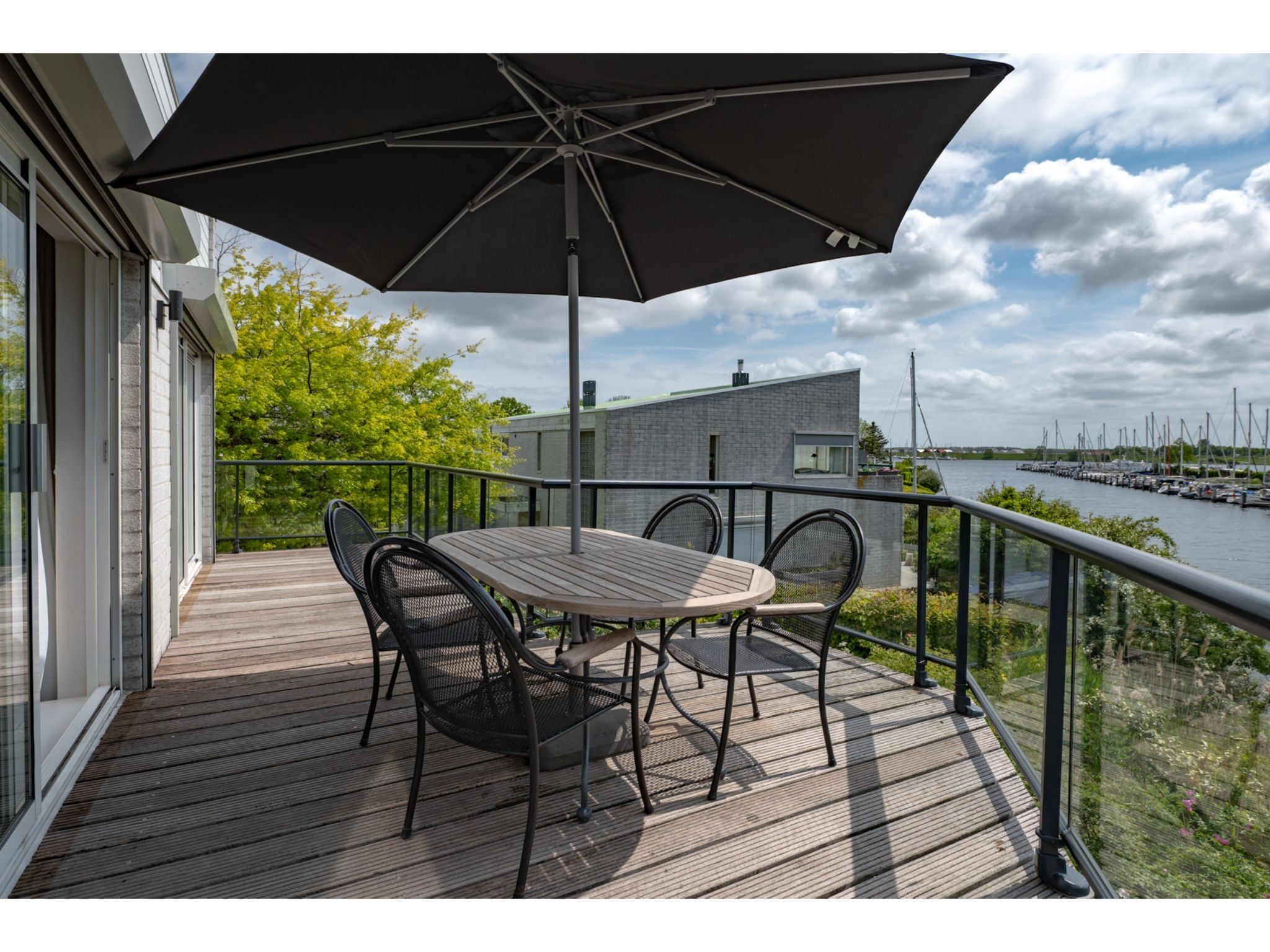 Het terras van Veerdam 42 in Kortgene