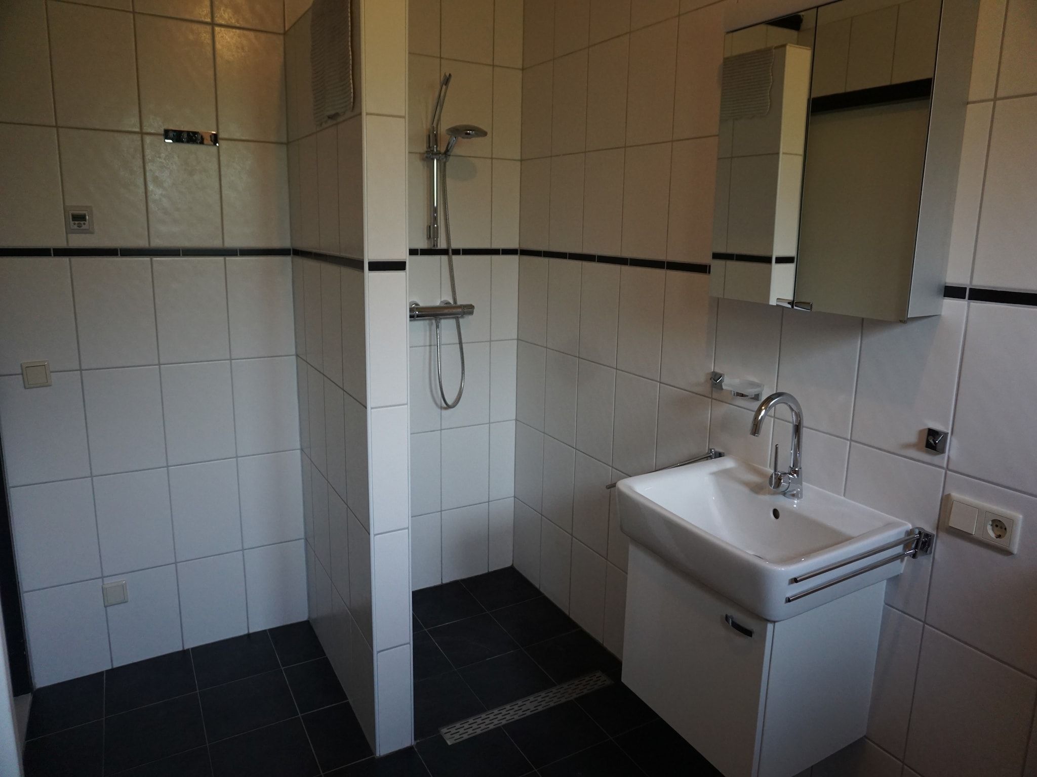 De badkamer van Cederlaan 8 in Kamperland