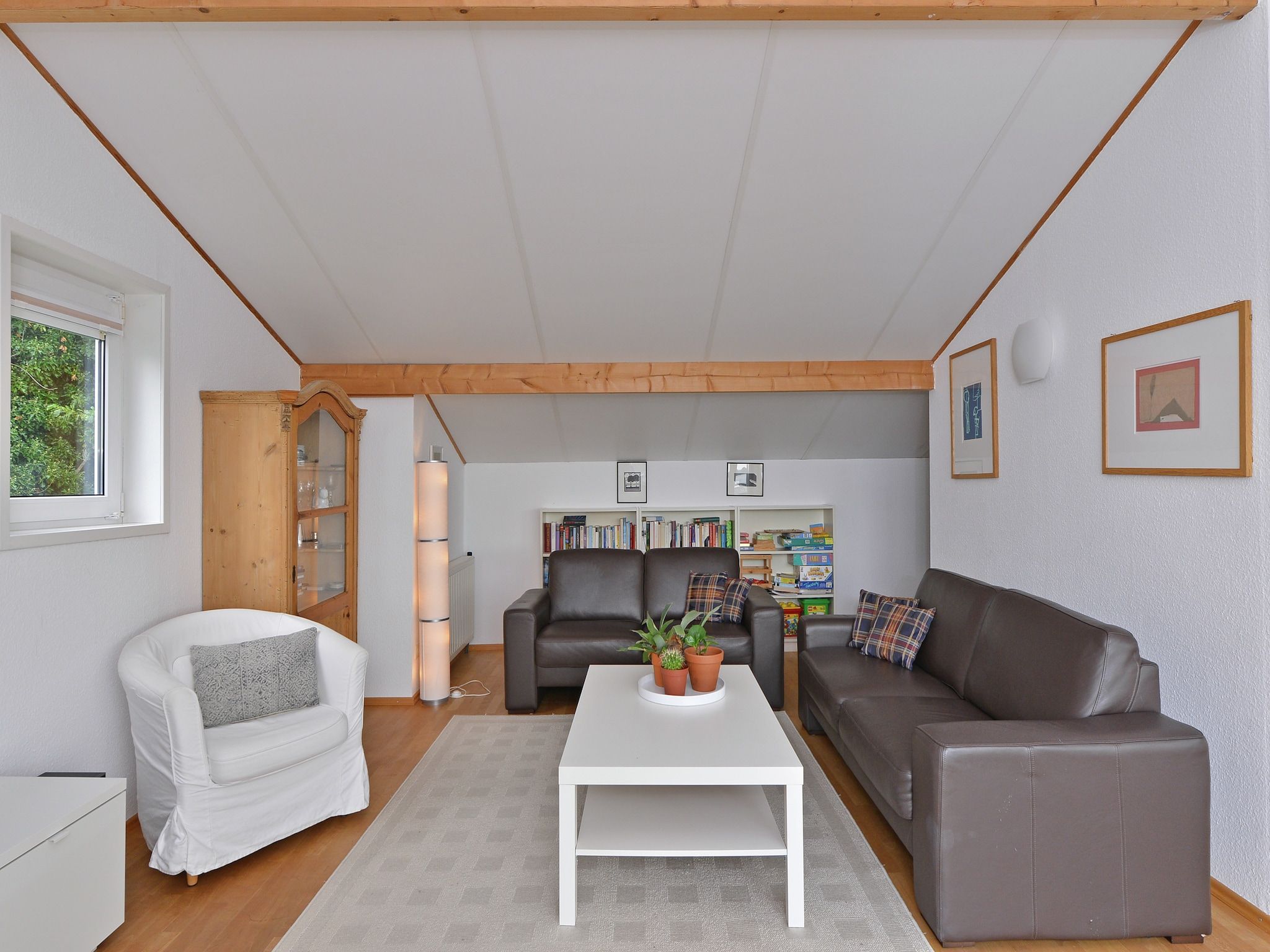 De woonkamer van Cederlaan 8 in Kamperland