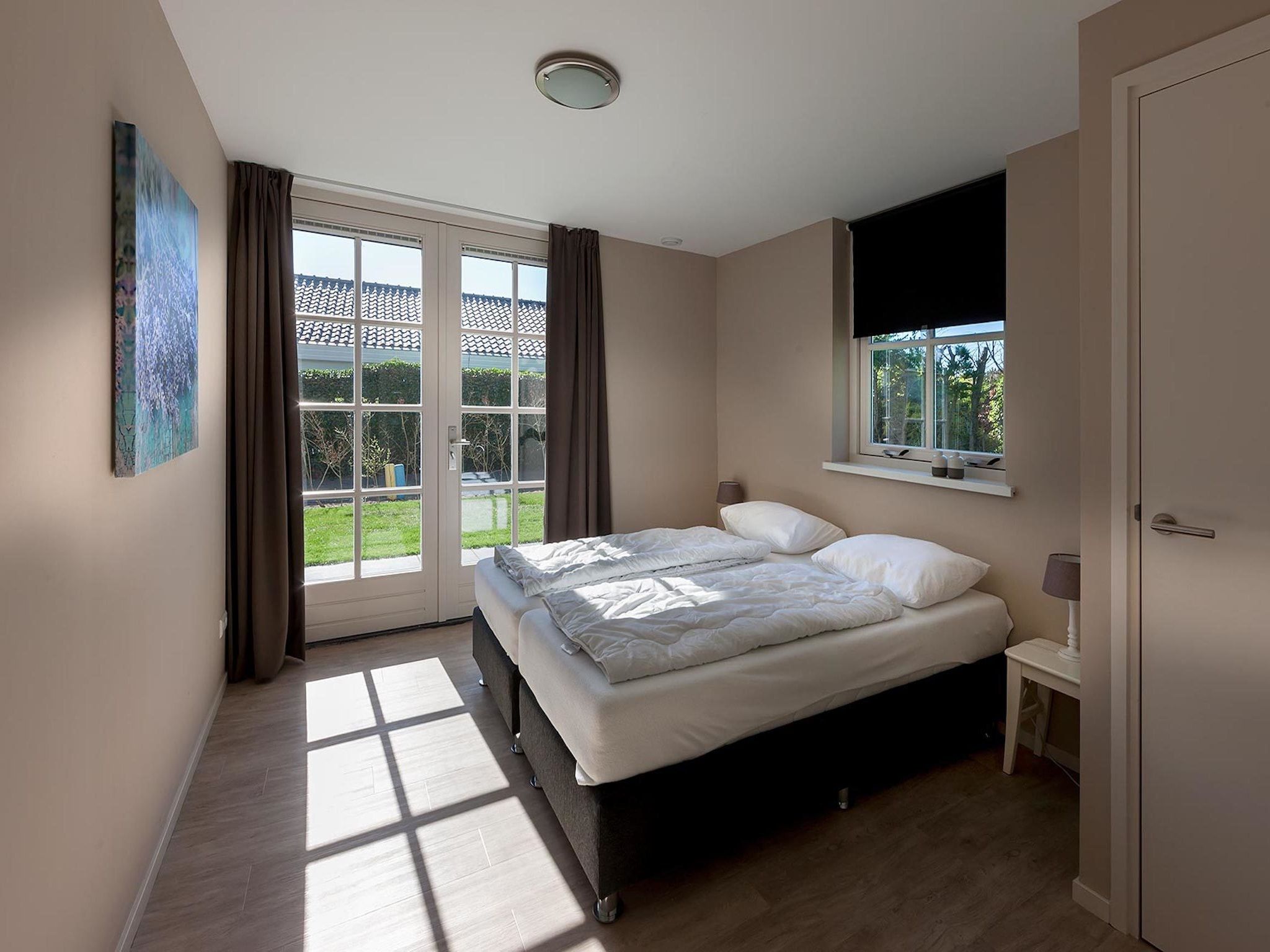 Een slaapkamer van Bungalowpark de Gouden Spar 5 in Noordwijk