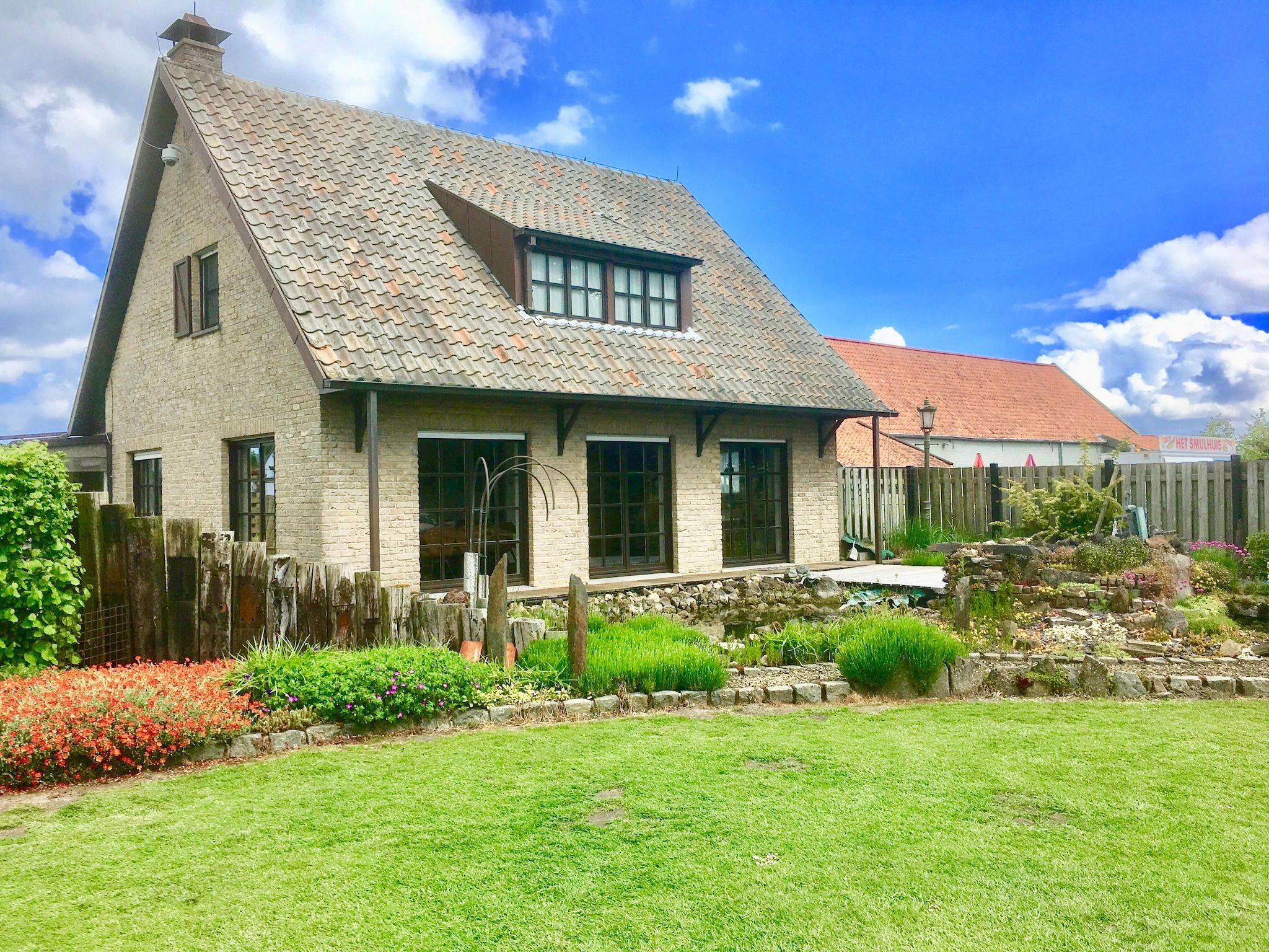 De buitenkant van Groepswoning - De Ploeg in Groede