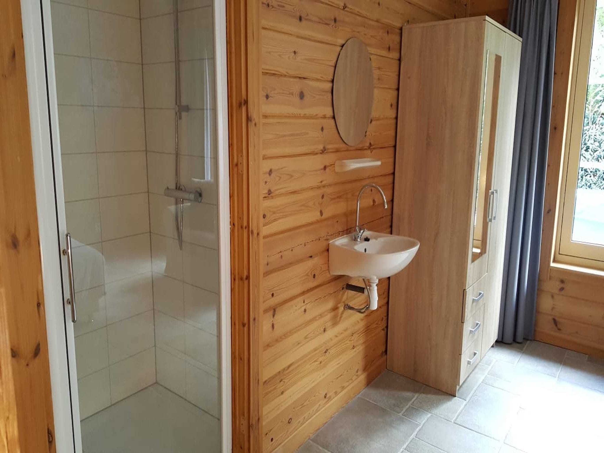 De badkamer van Vakantiepark De Rimboe & De Woeste Hoogte 1 in Hoenderloo