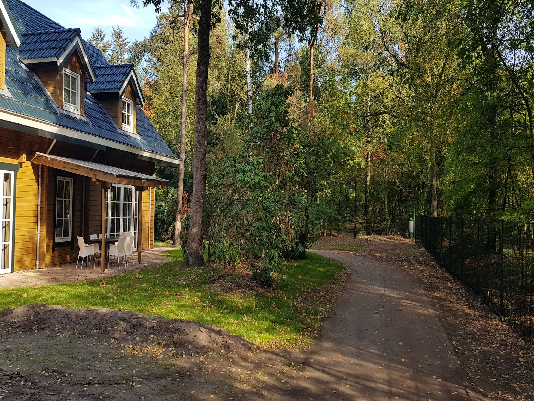 De buitenkant van Vakantiepark De Rimboe & De Woeste Hoogte 1 in Hoenderloo