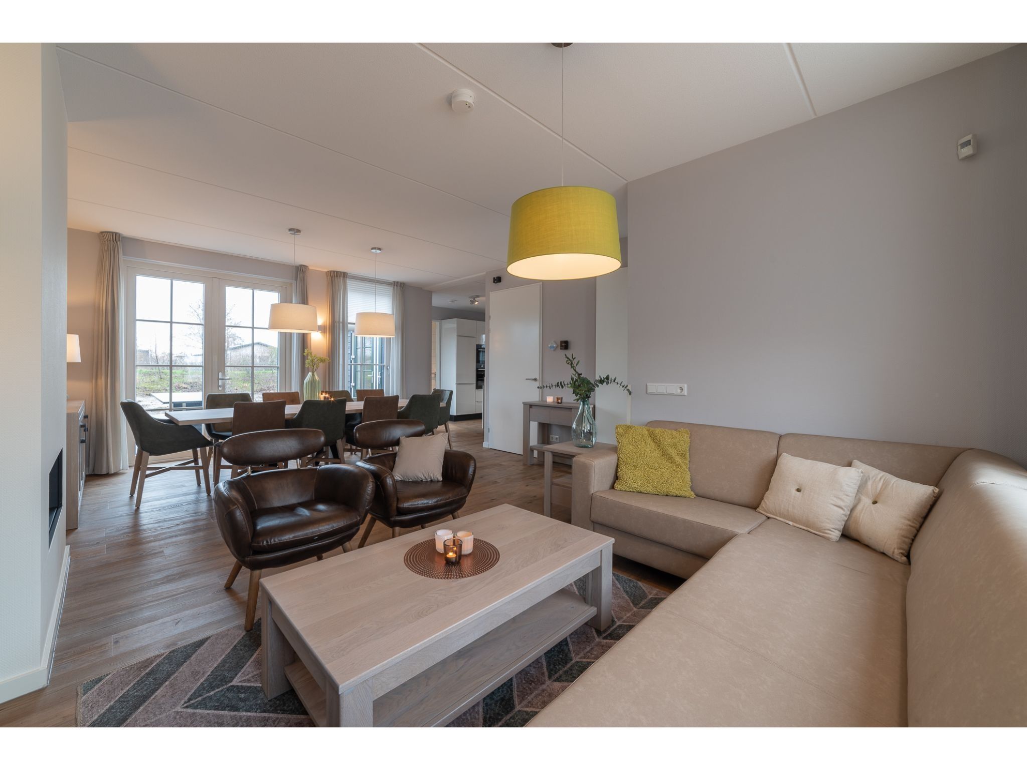 De woonkamer van 8 pers met jacuzzi in Colijnsplaat