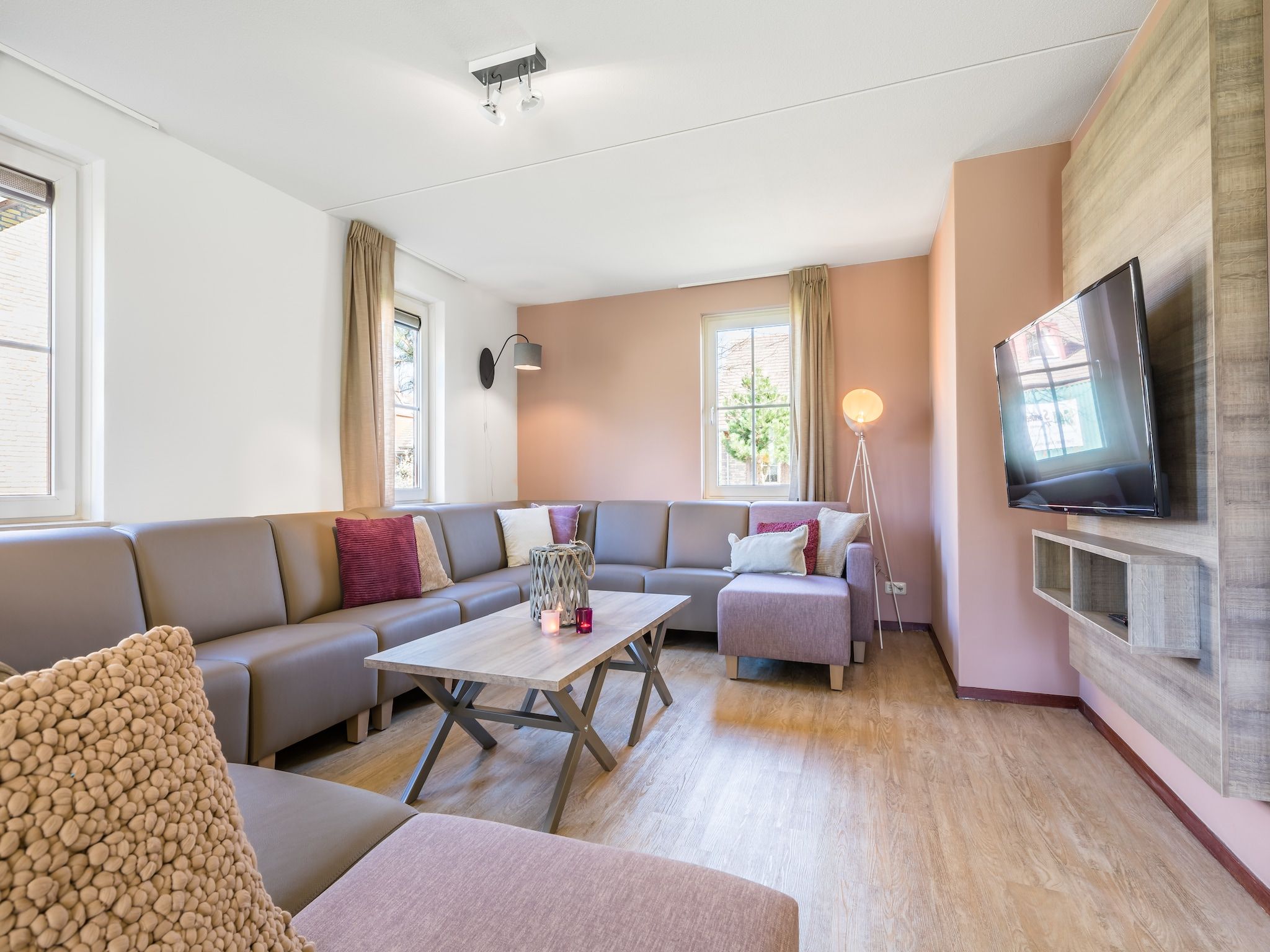 De woonkamer van Vakantiepark Weerterbergen 6 in Weert