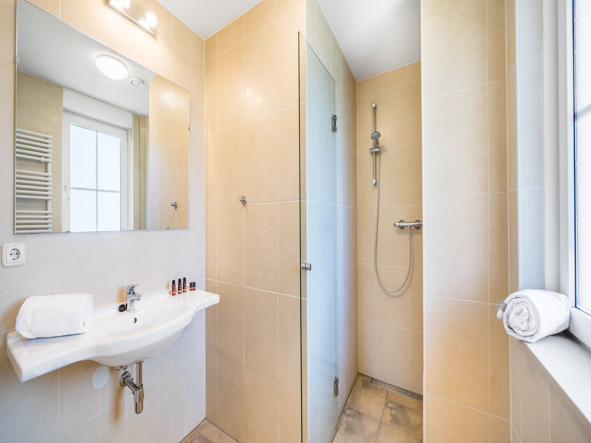 De badkamer van Vakantiepark Weerterbergen 7 in Weert