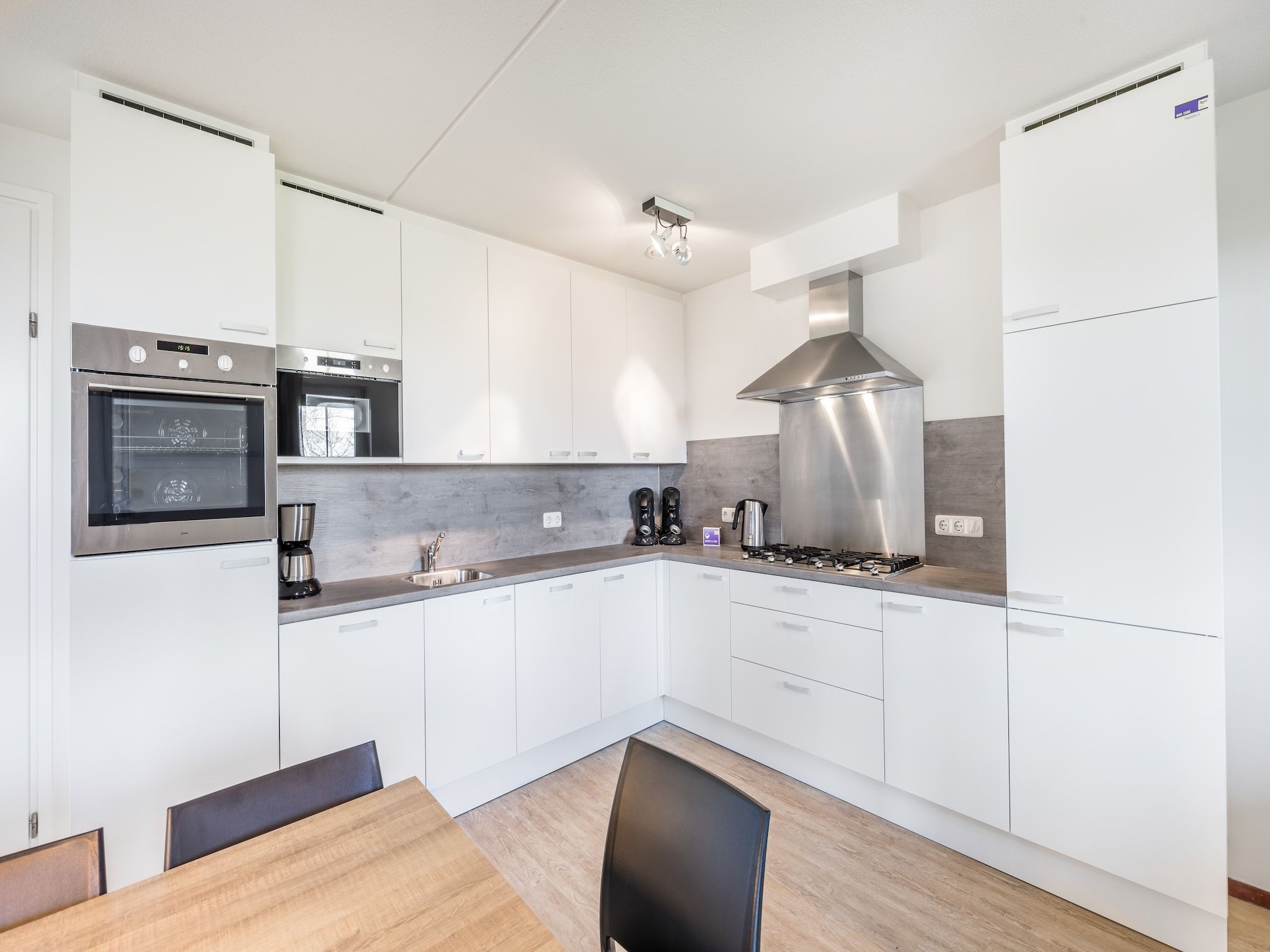 De keuken van Vakantiepark Weerterbergen 7 in Weert