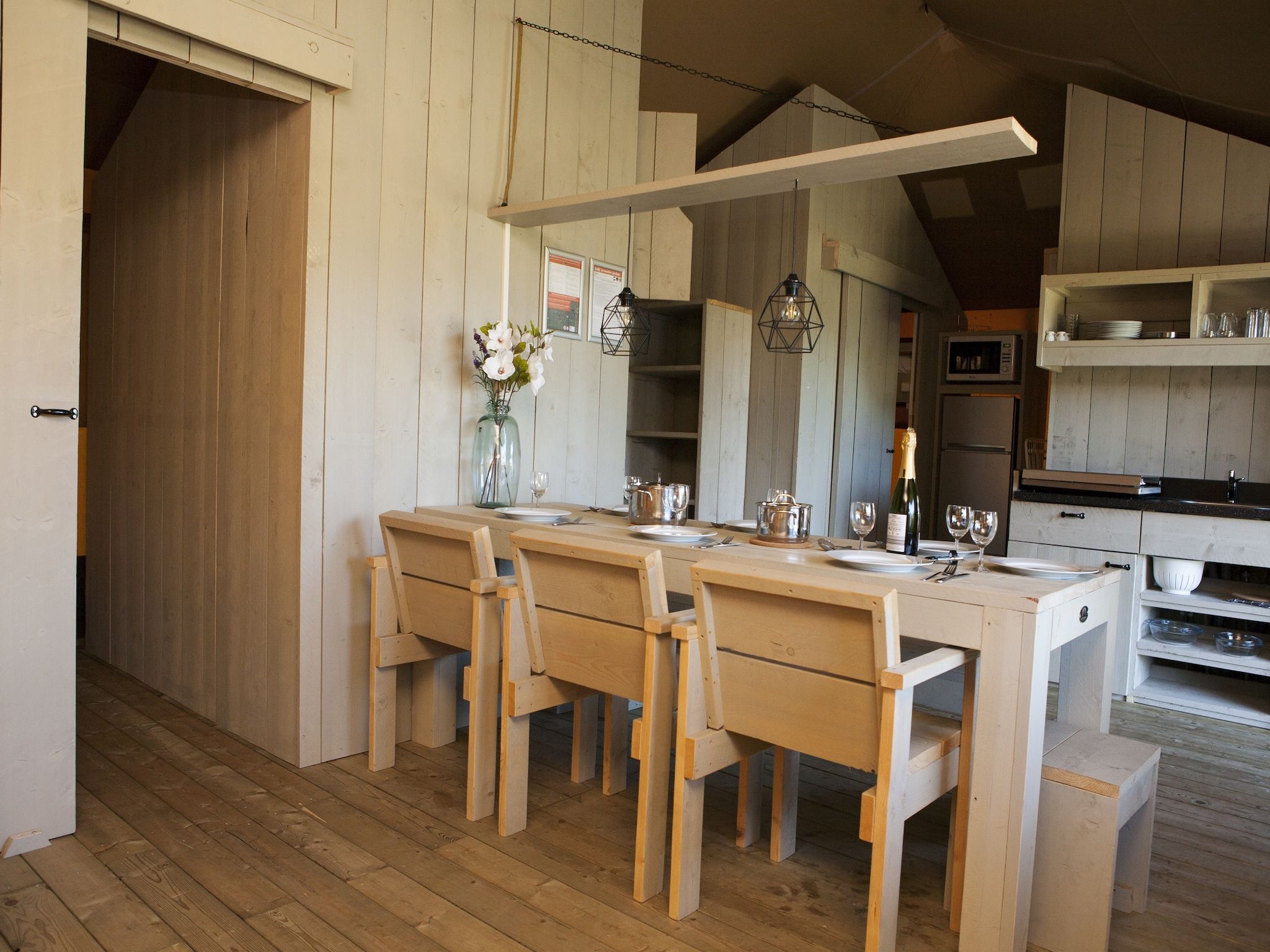 De eetkamer van Recreatiepark de Boshoek 19 in Voorthuizen