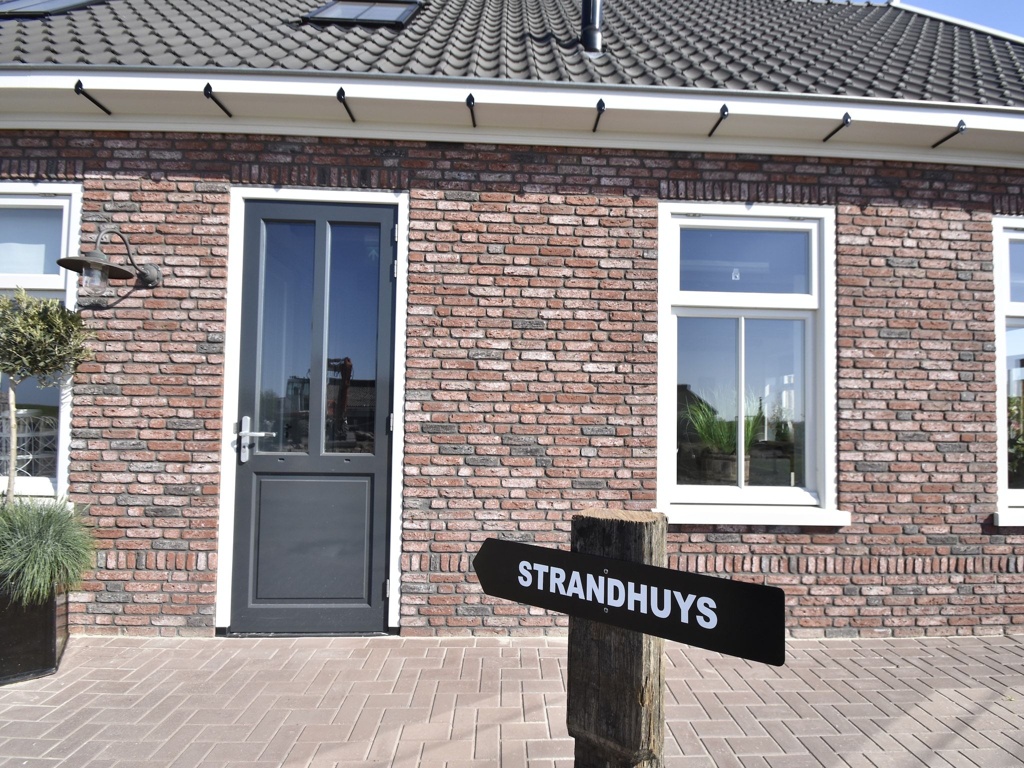 De buitenkant van Hazenborgh - Strandhuys in Callantsoog