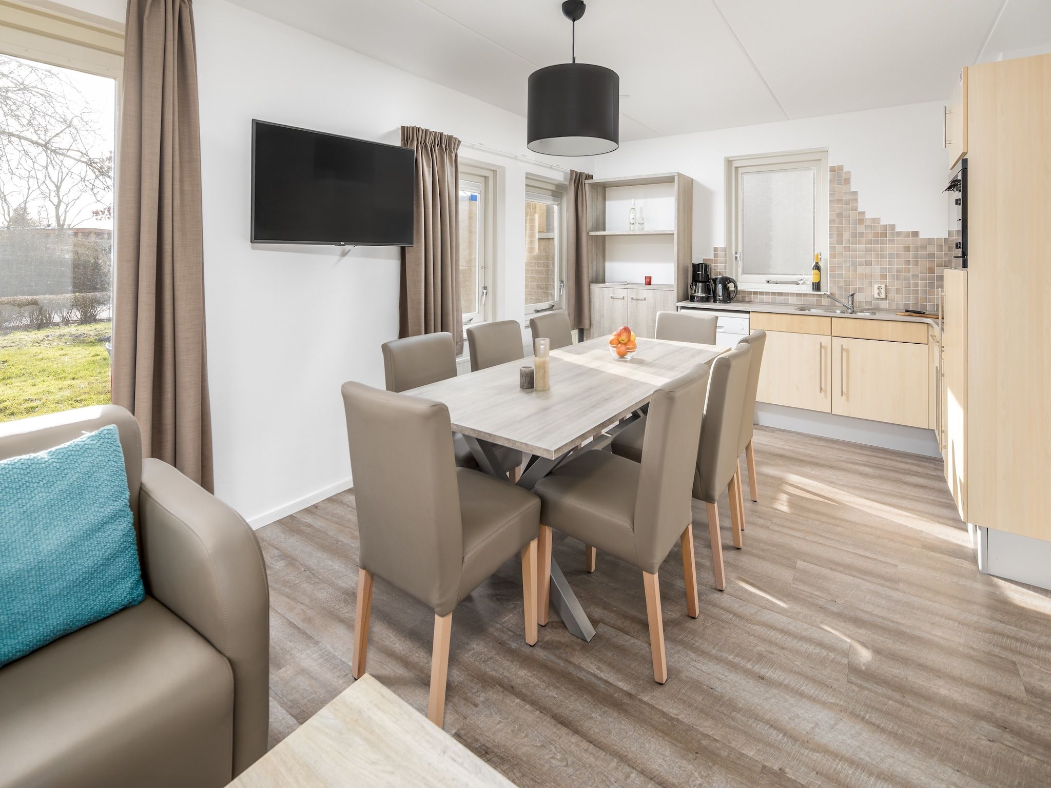 De eetkamer van Vakantiepark de Soeten Haert 16 in Renesse